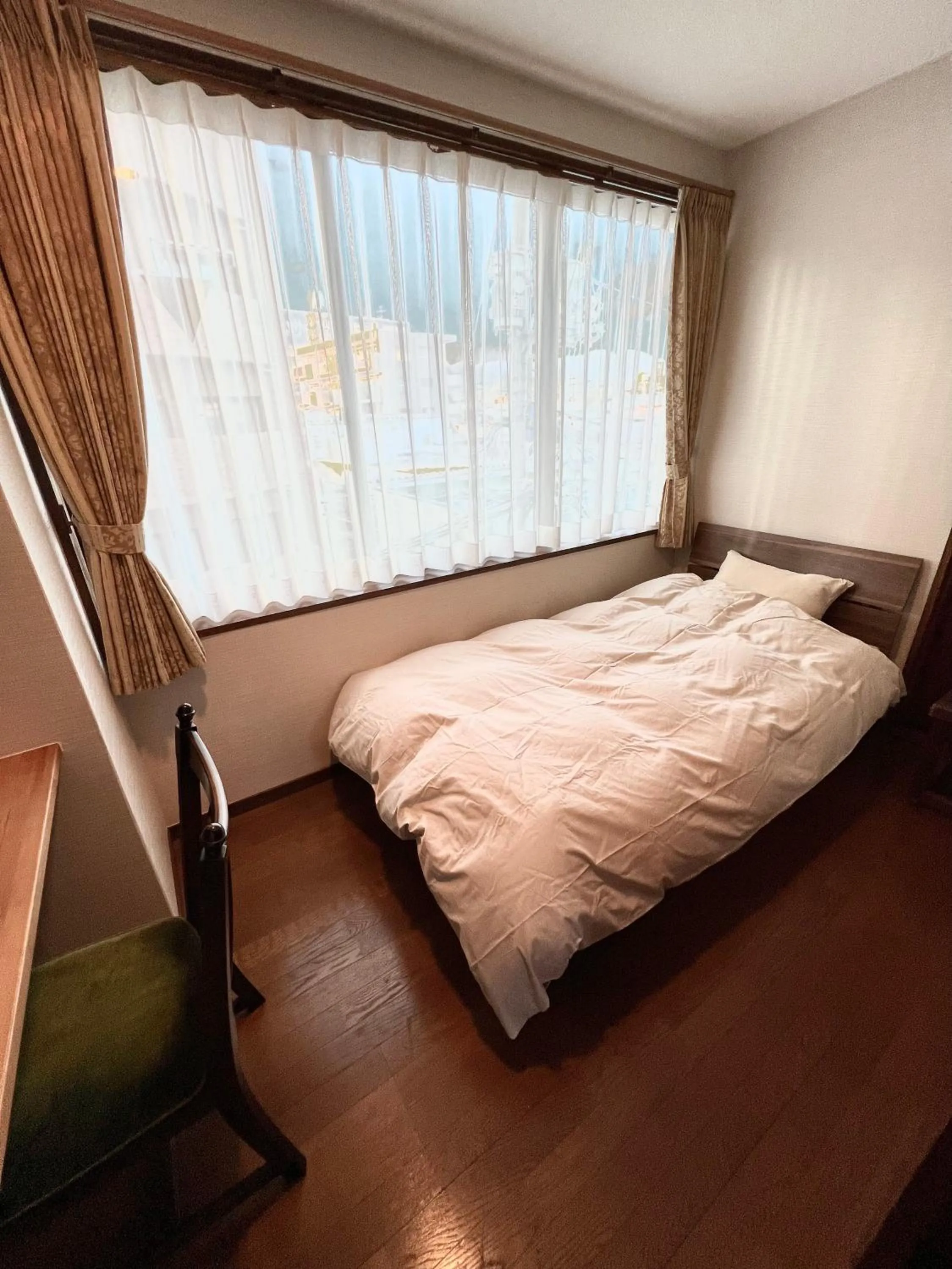 Single Room with Shared Shower and Toilet - single occupancy in lifeone club