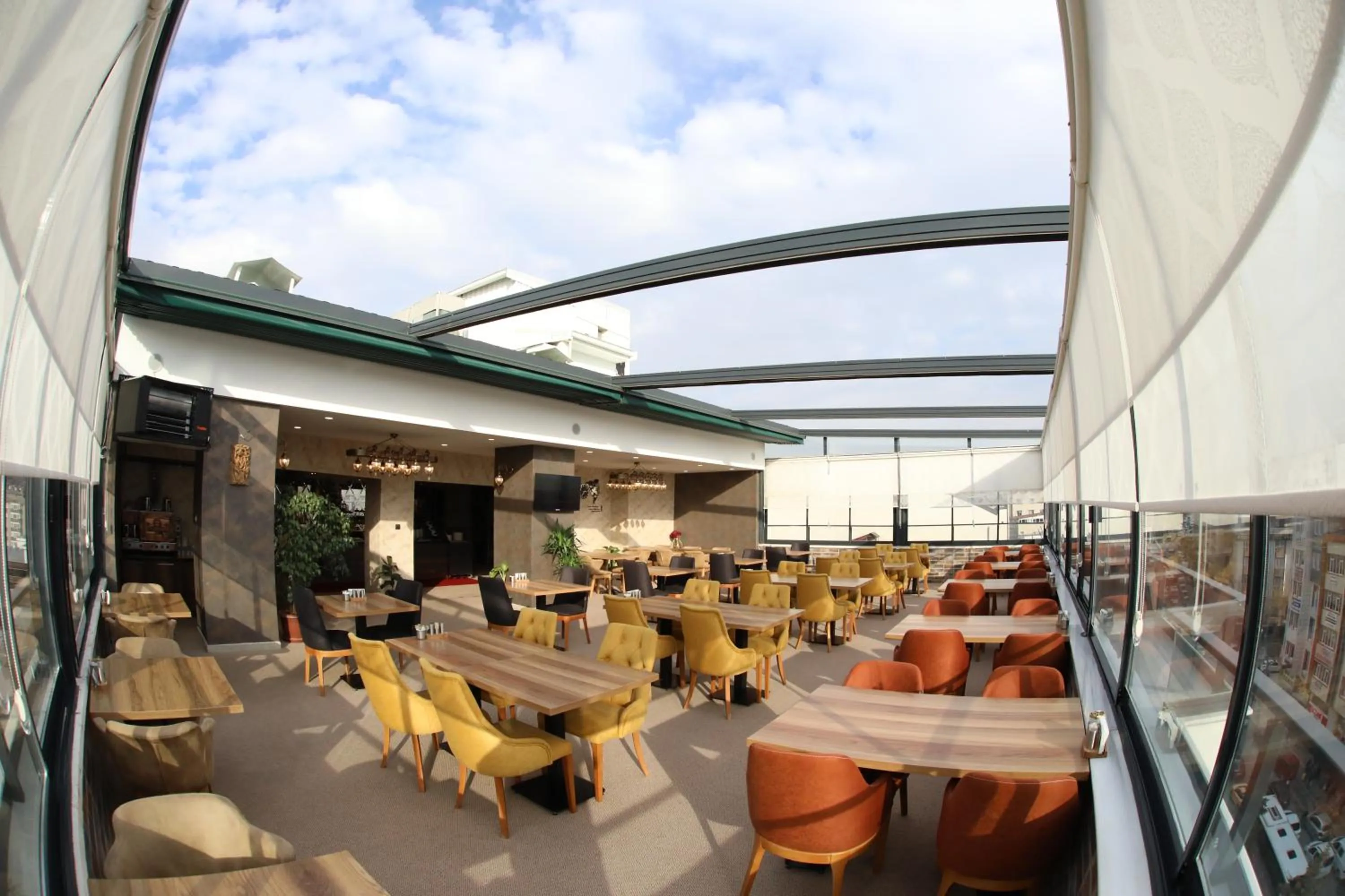 Restaurant/places to eat in RUA WORLD HOTEL