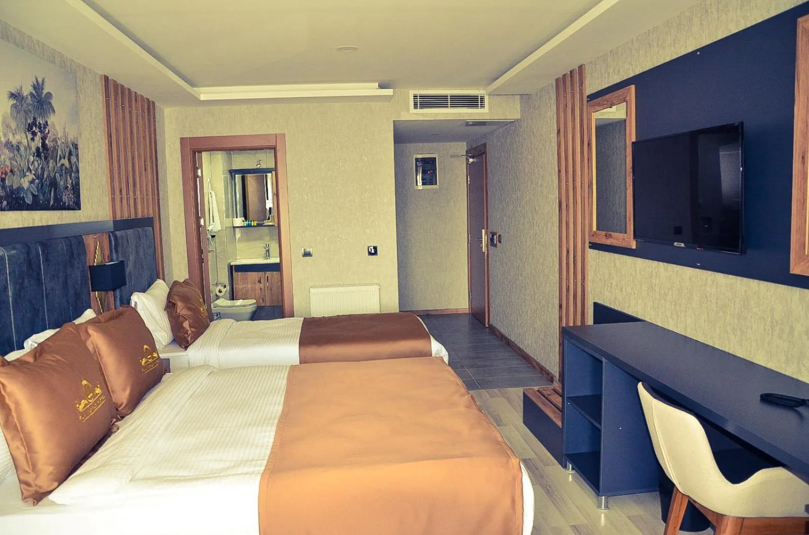 Communal lounge/ TV room, Bed in RUA WORLD HOTEL