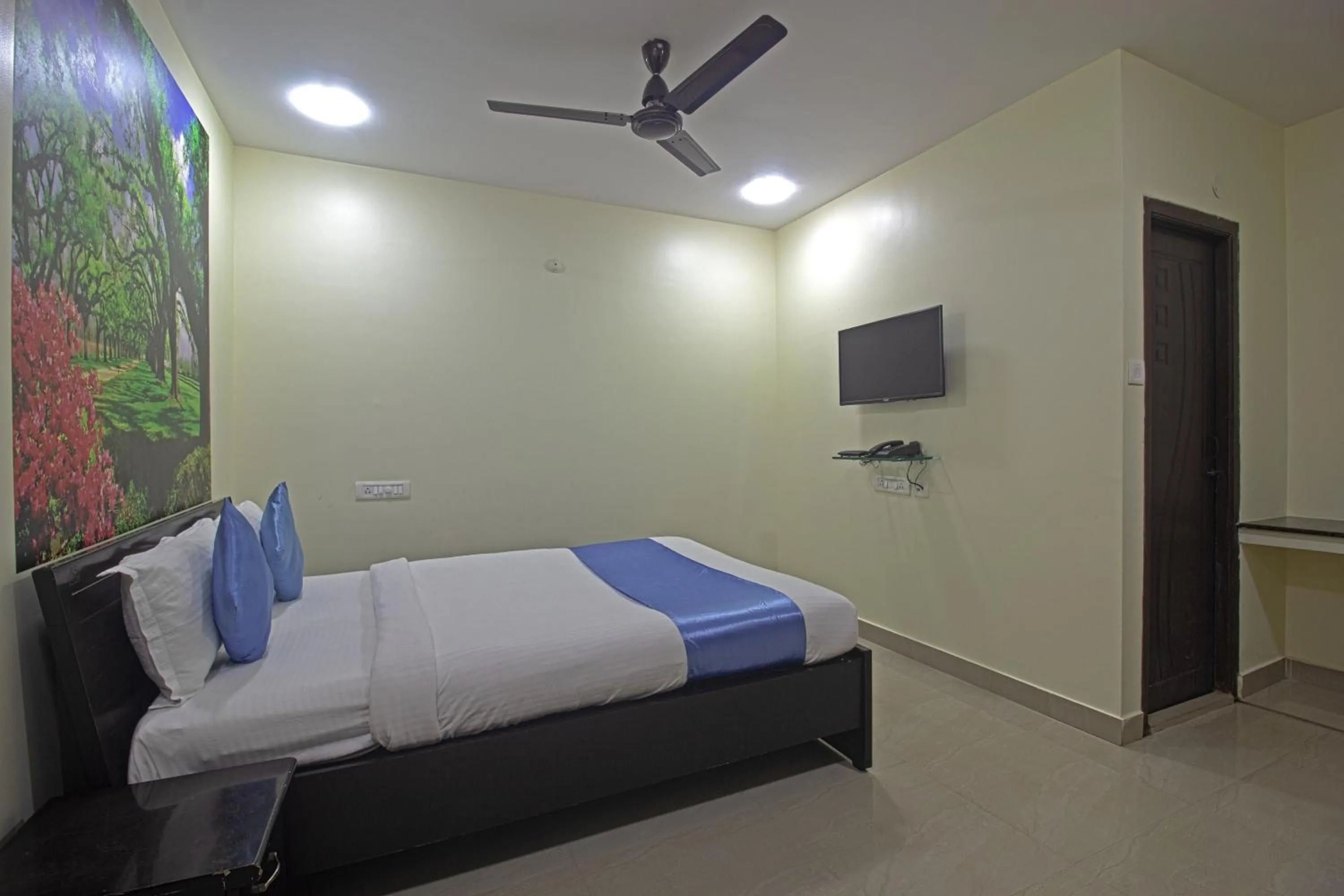 Bedroom, Bed in Hotel NS Royal Emirates With 3Hr Early check in