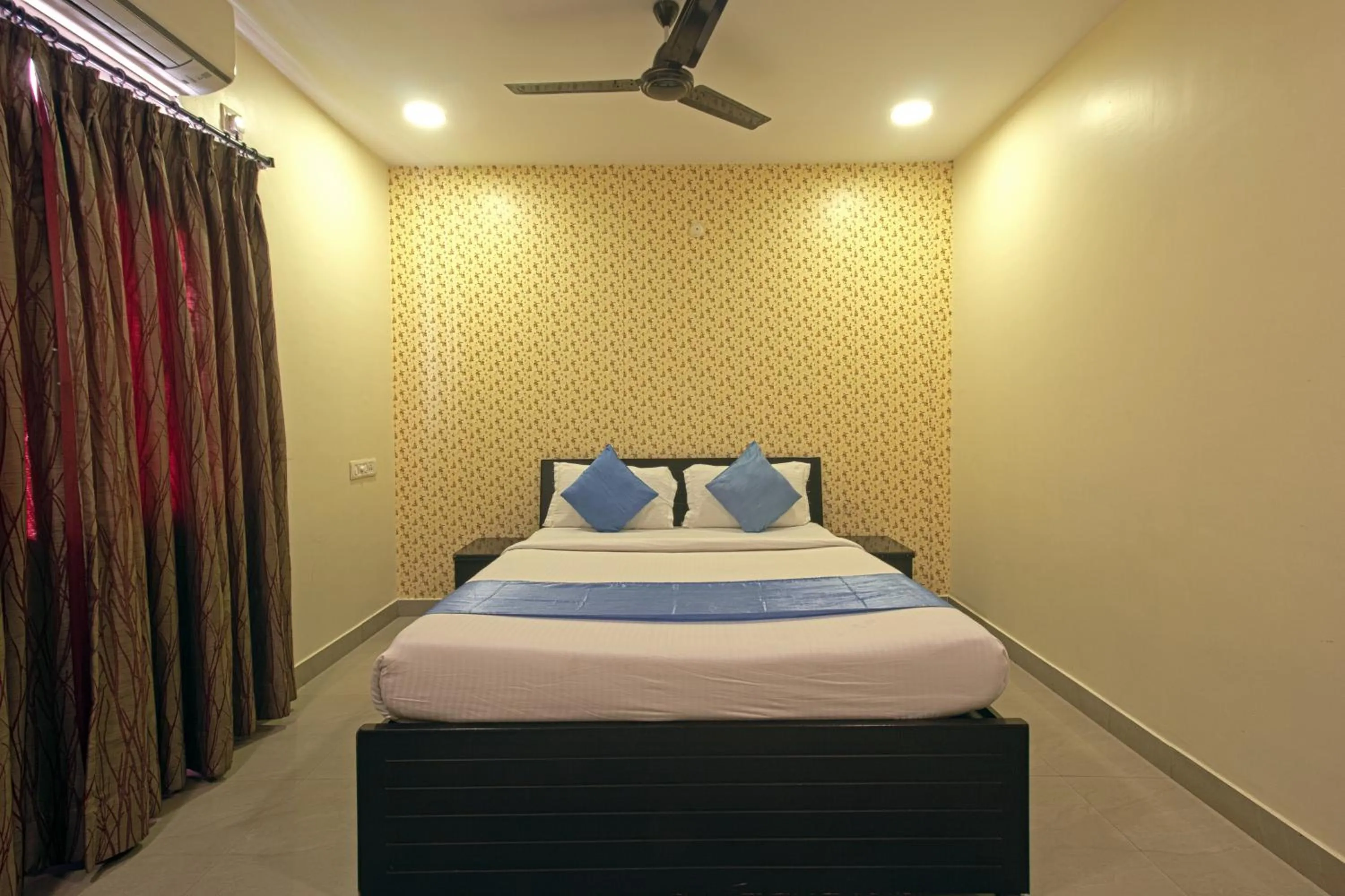 Bed in Hotel NS Royal Emirates With 3Hr Early check in