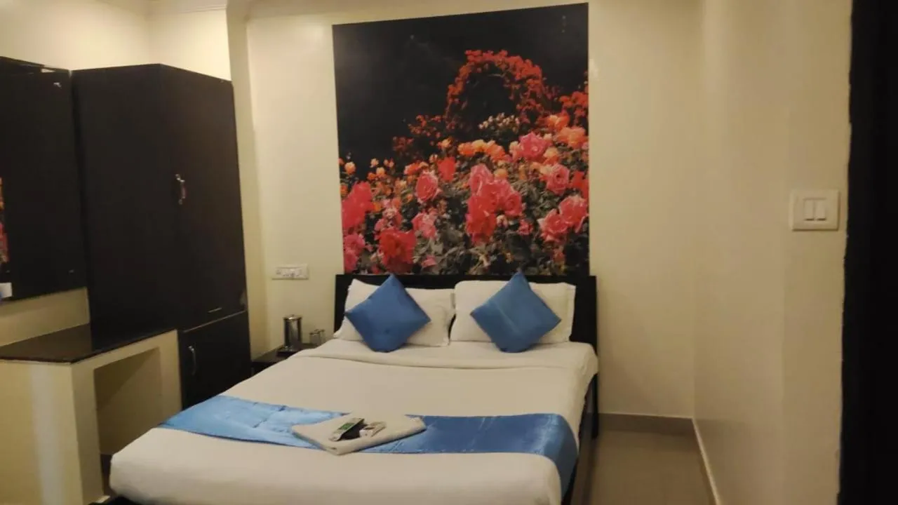 Bed in Hotel NS Royal Emirates With 3Hr Early check in