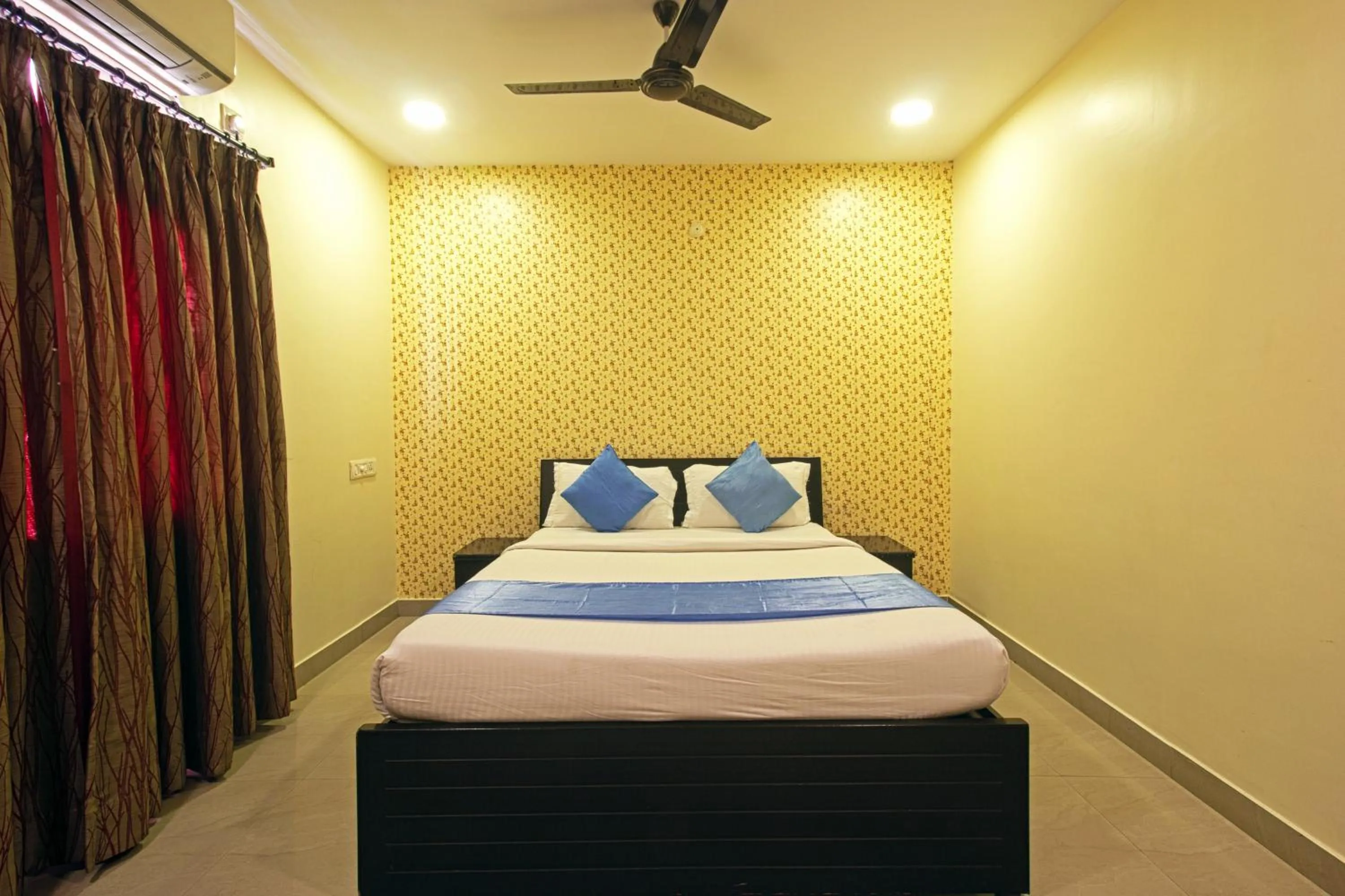 Bedroom, Bed in Hotel NS Royal Emirates With 3Hr Early check in