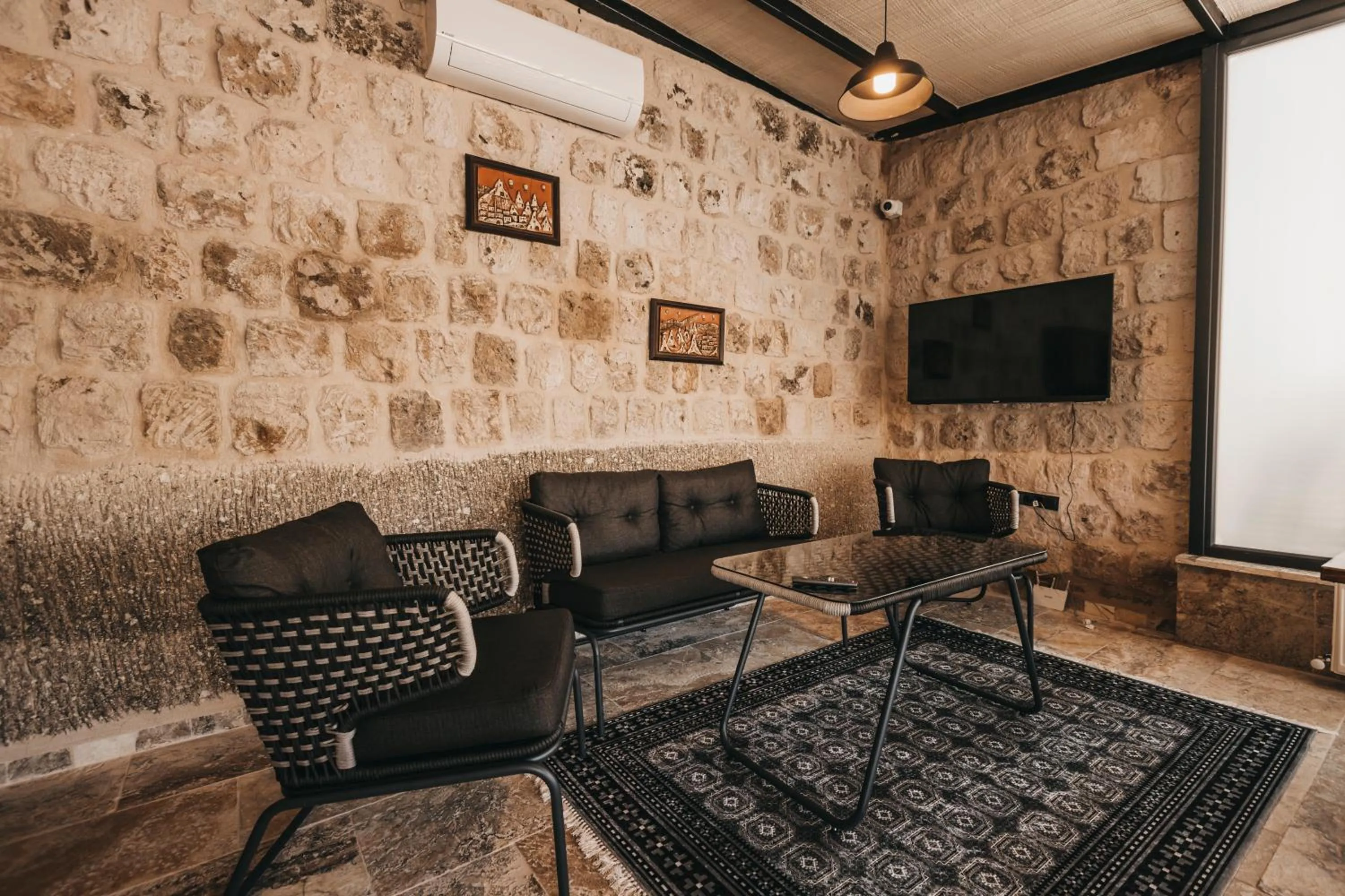 Restaurant/places to eat in Medusa Cave Hotel