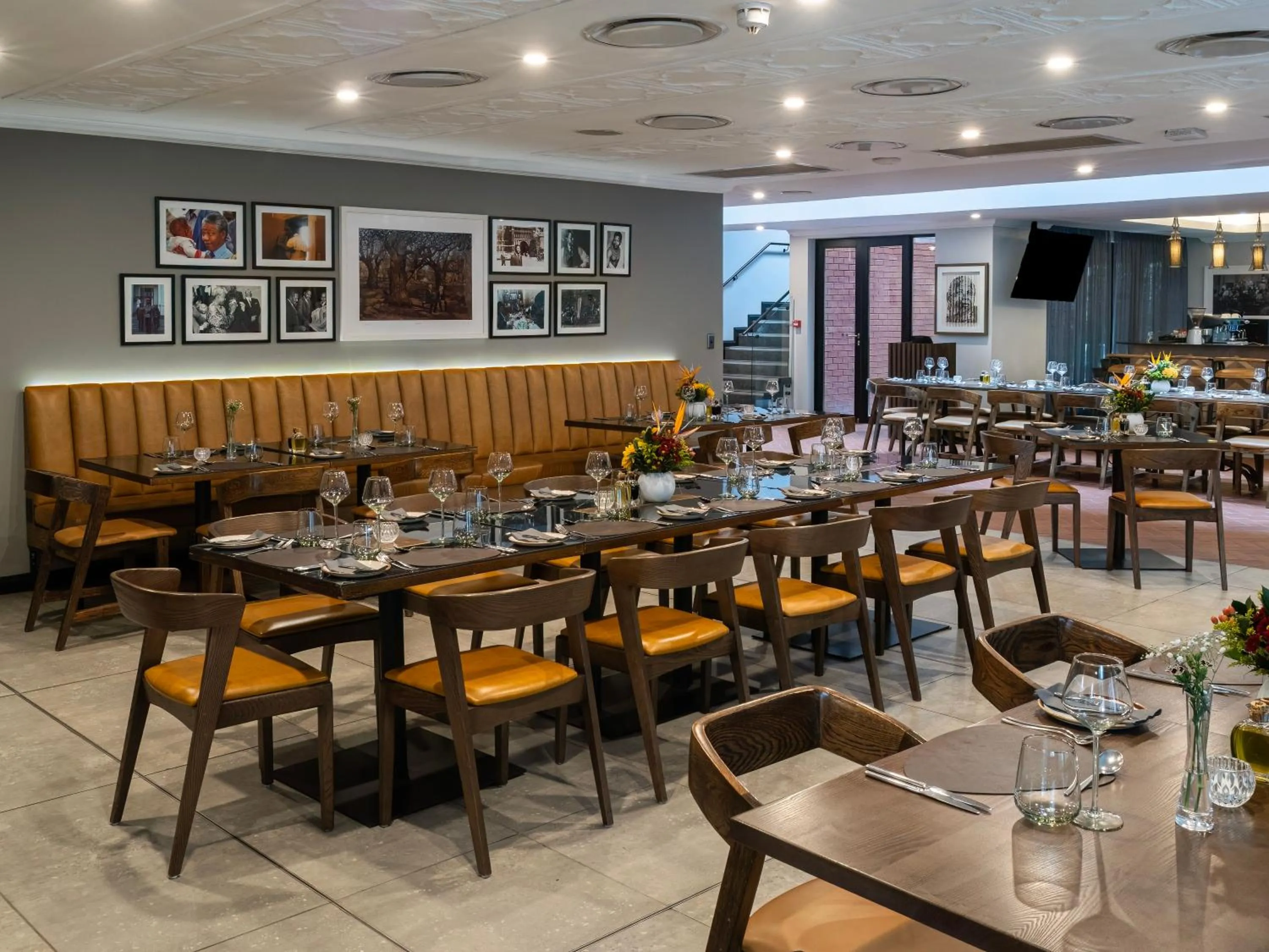 Restaurant/places to eat in Sanctuary Mandela