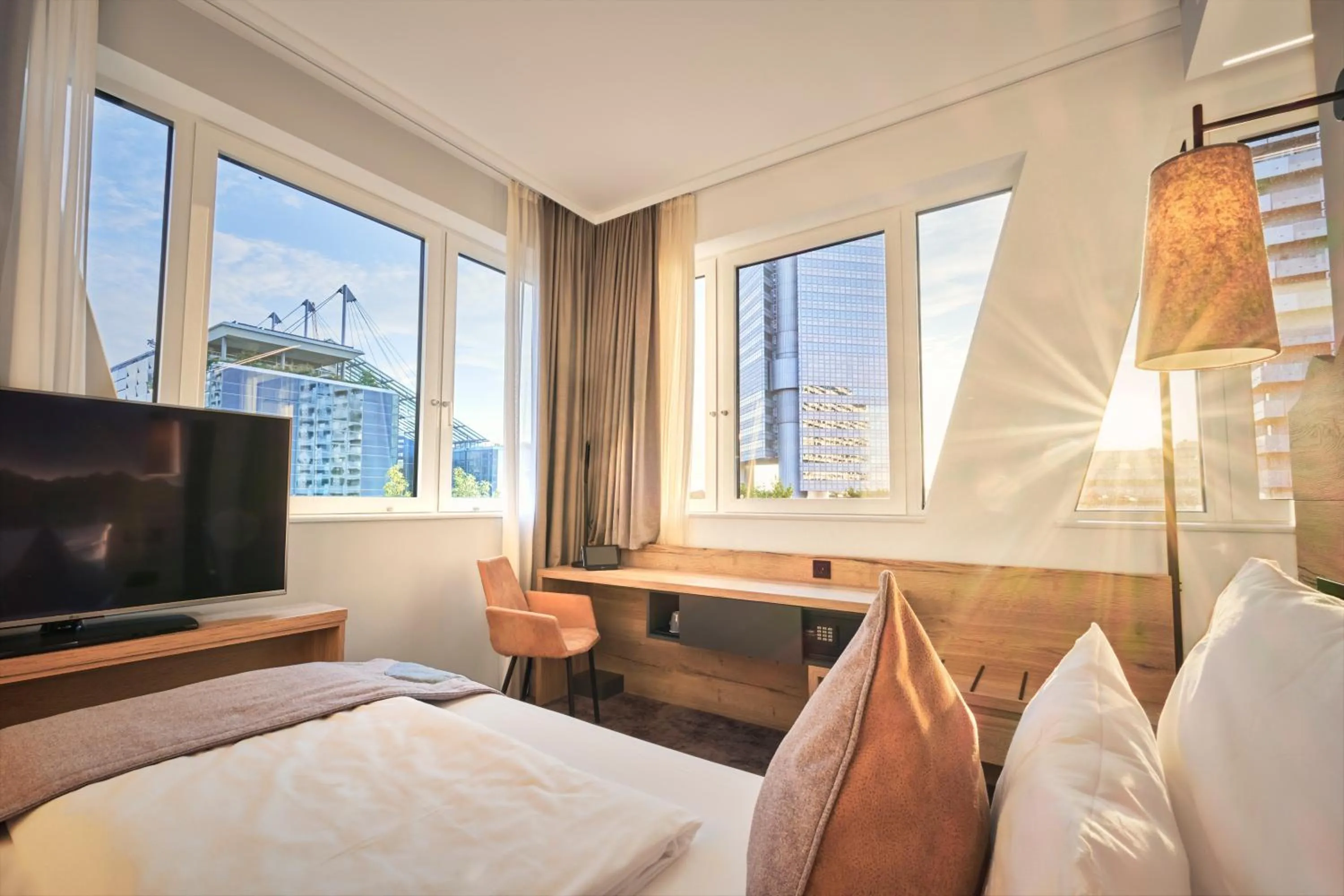 Photo of the whole room, Bed in Best Western Hotel Arabellapark Muenchen