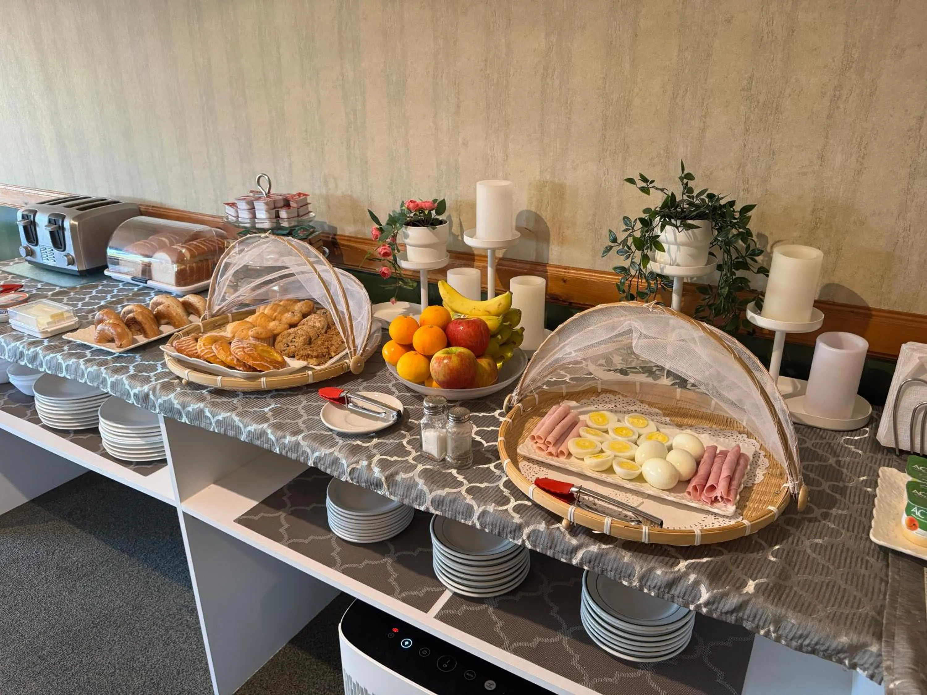 Breakfast in New Age Inn - Voyageur