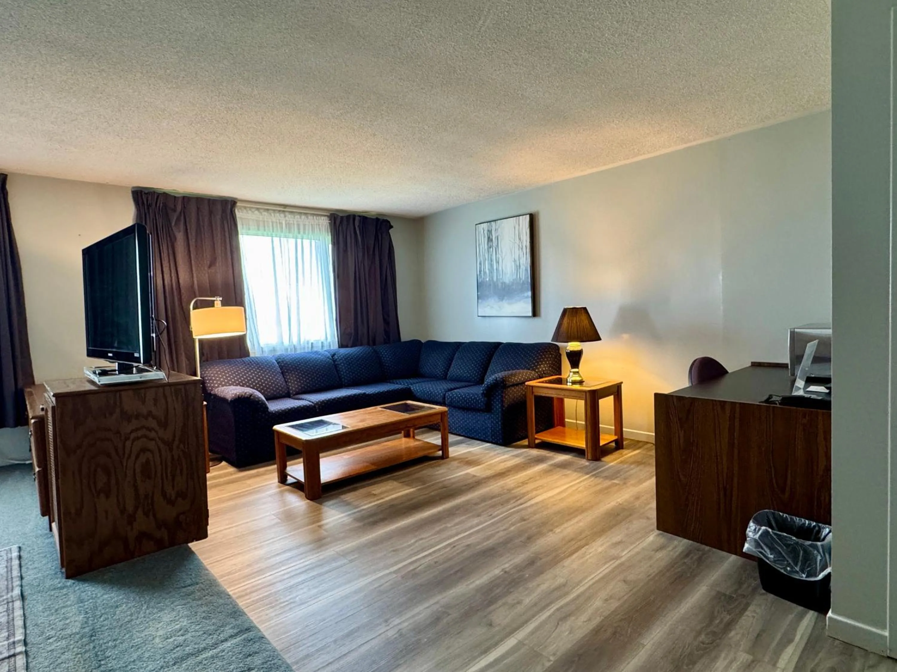 Living room in New Age Inn - Voyageur