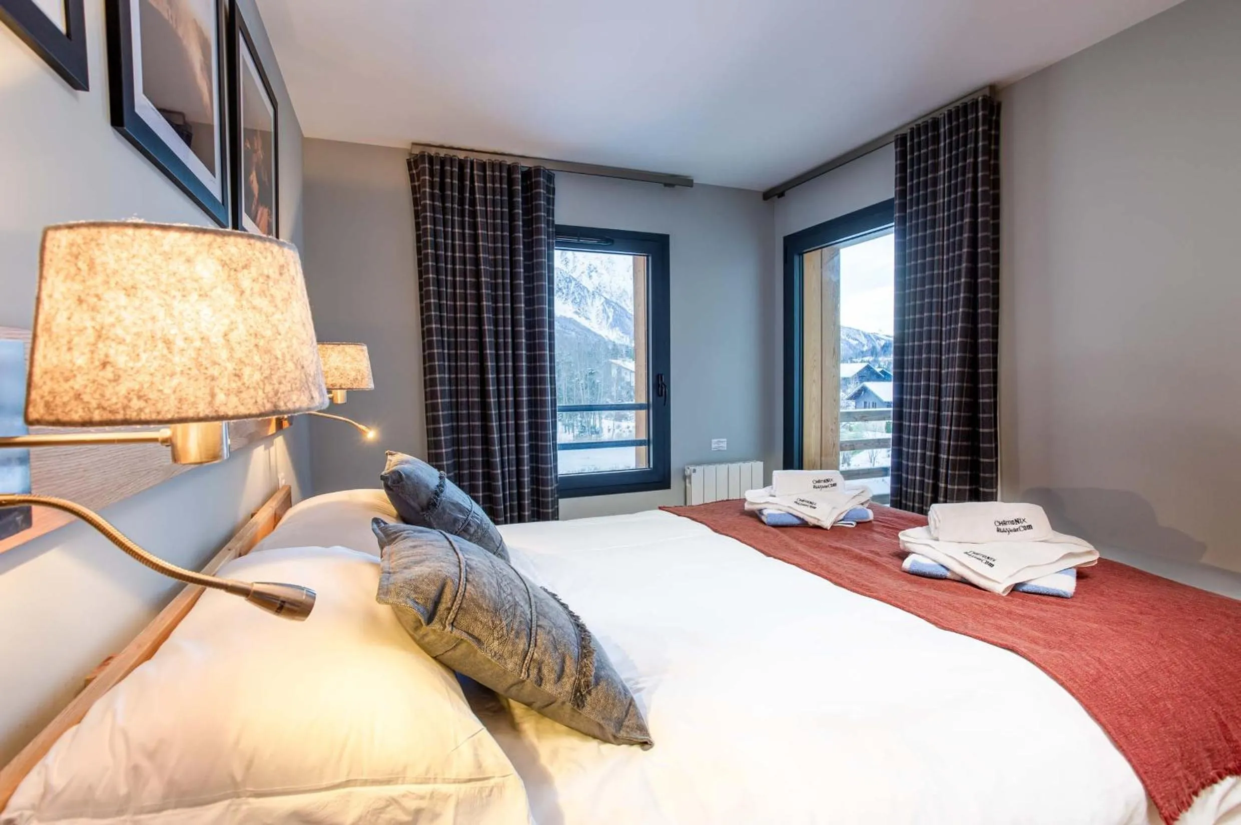 Bedroom, Bed in La Cordee 124 Apartment - Chamonix All Year