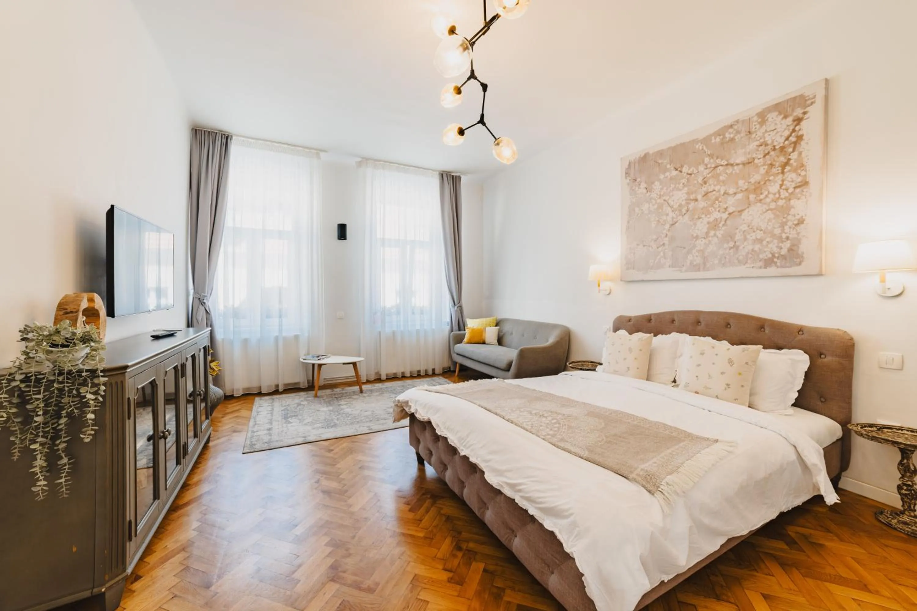 Bed in ALBERT RESIDENCE Brasov with complimentary parking and 10 percent Food and Drinks