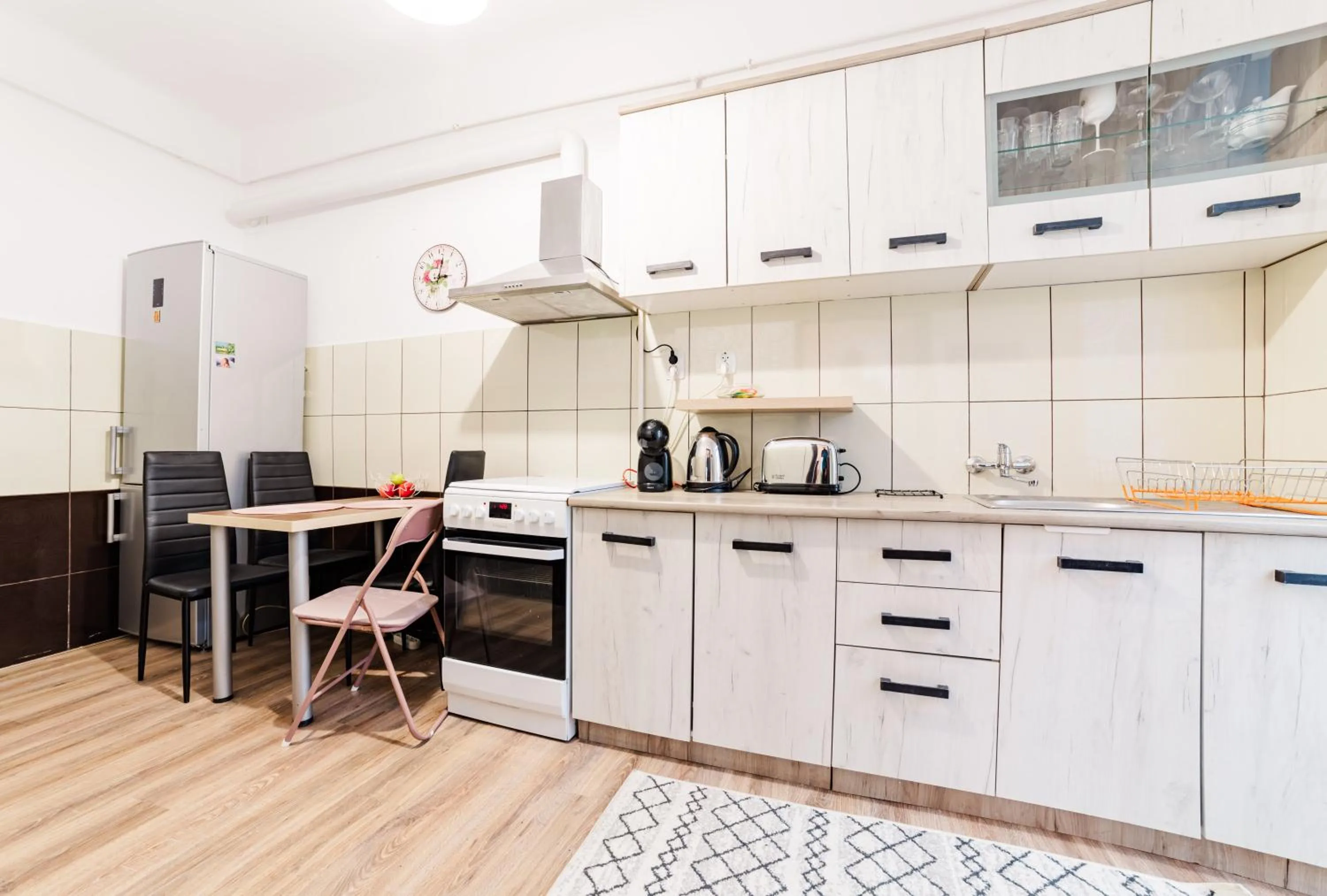 Coffee/tea facilities in ALBERT RESIDENCE Brasov with complimentary parking and 10 percent Food and Drinks