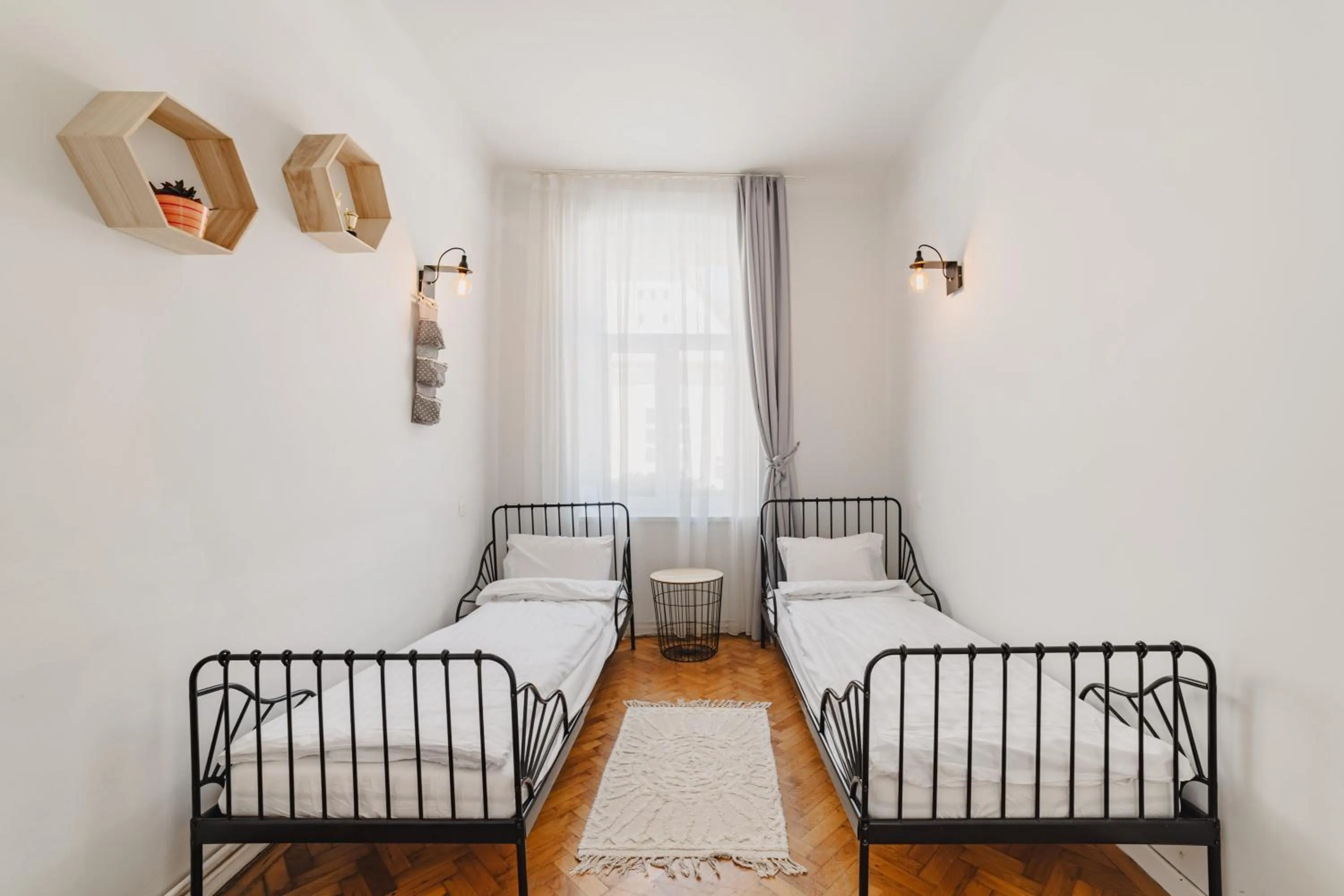 Bed in ALBERT RESIDENCE Brasov with complimentary parking and 10 percent Food and Drinks