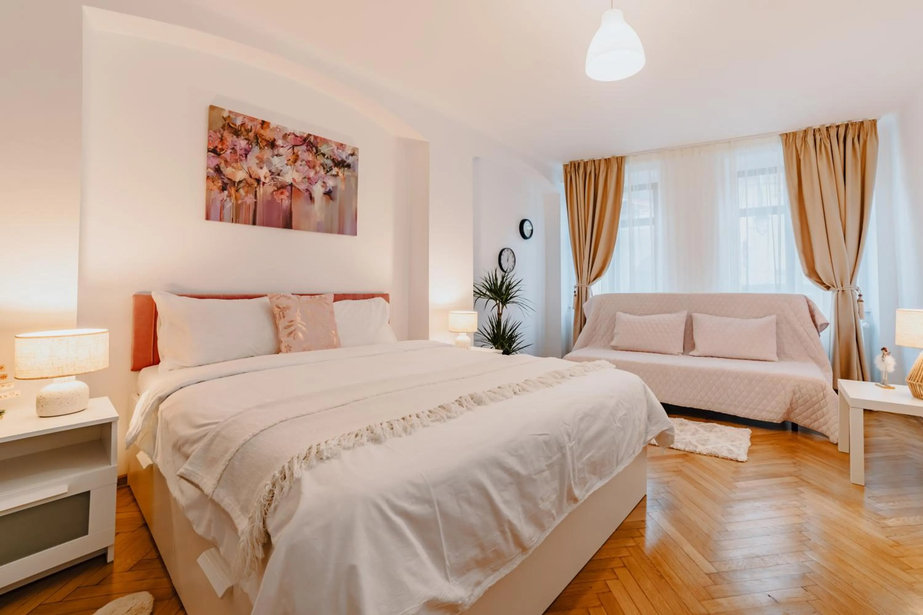 Bed in ALBERT RESIDENCE Brasov with complimentary parking and 10 percent Food and Drinks