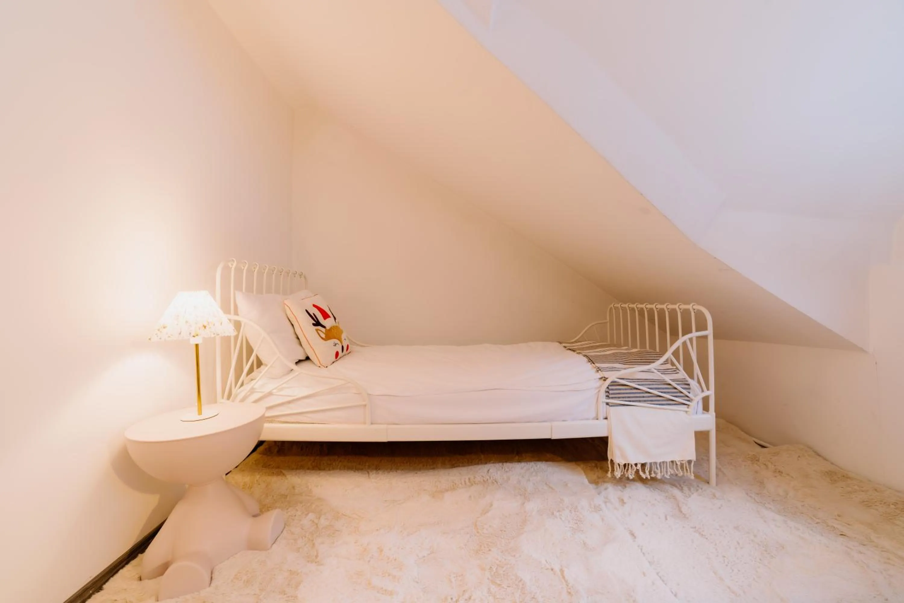 Bed in ALBERT RESIDENCE Brasov with complimentary parking and 10 percent Food and Drinks