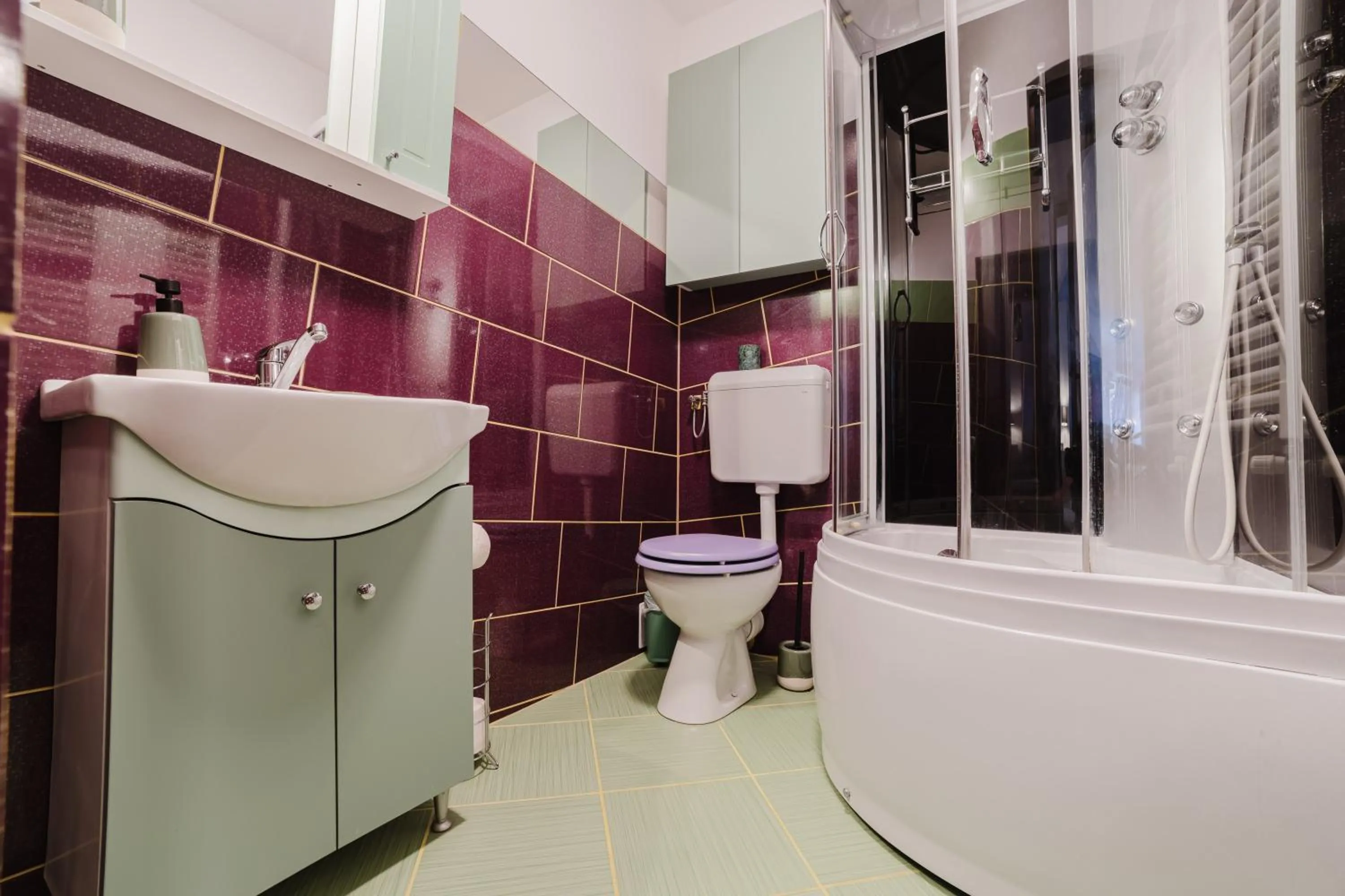 Shower in ALBERT RESIDENCE Brasov with complimentary parking and 10 percent Food and Drinks