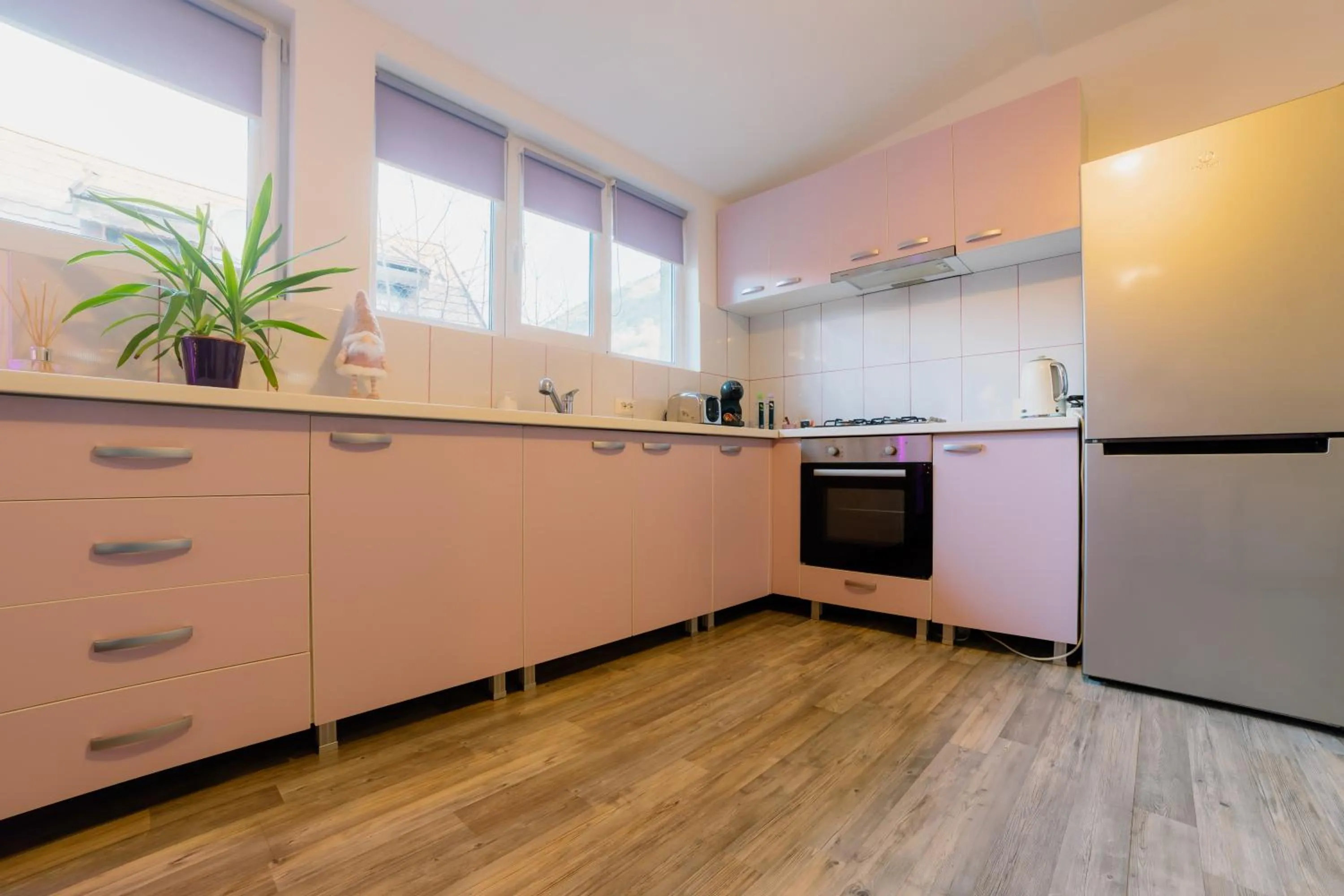 Kitchen or kitchenette in ALBERT RESIDENCE Brasov with complimentary parking and 10 percent Food and Drinks