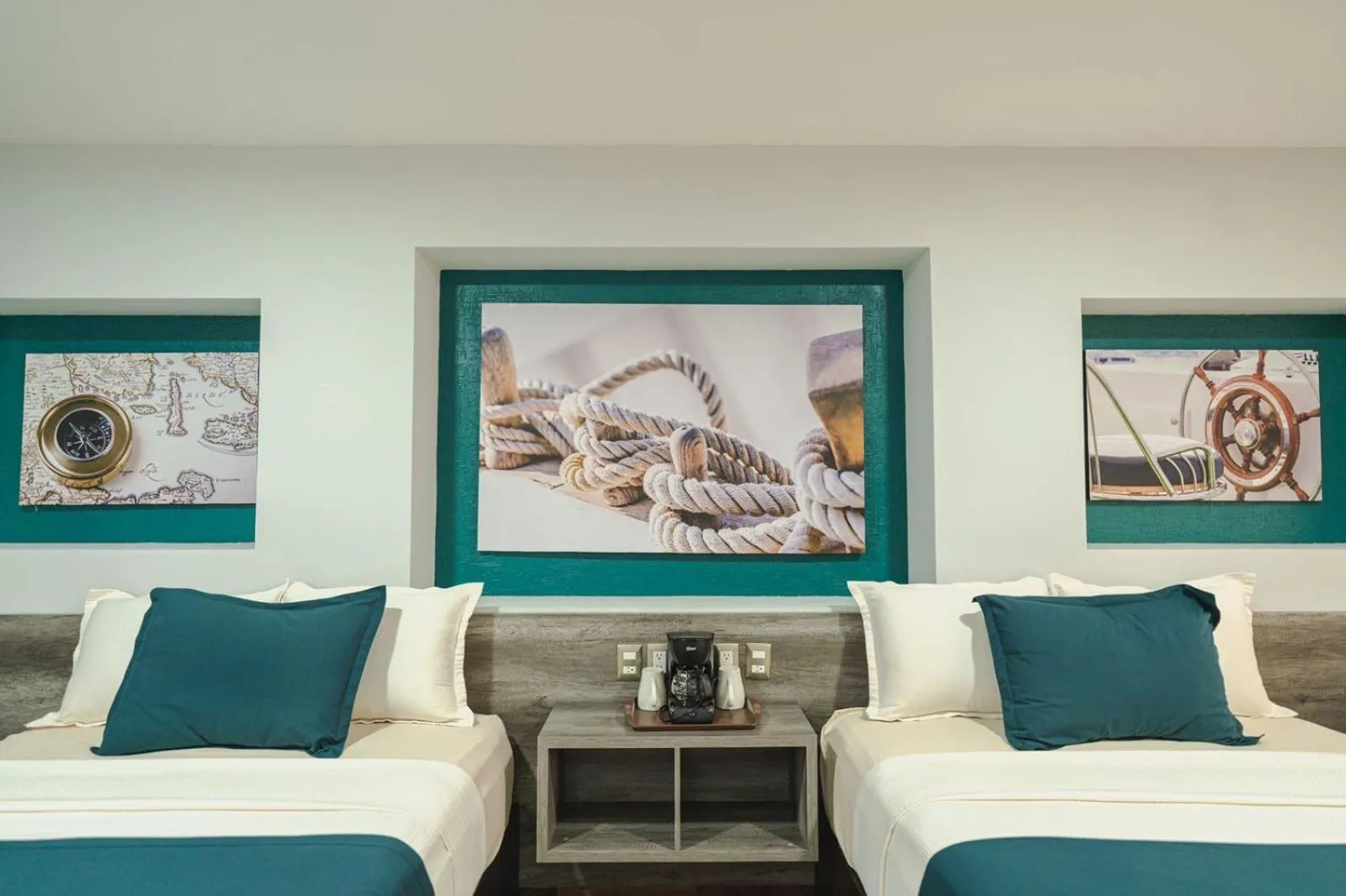 View (from property/room), Bed in Real Naviero Hotel Ejecutivo