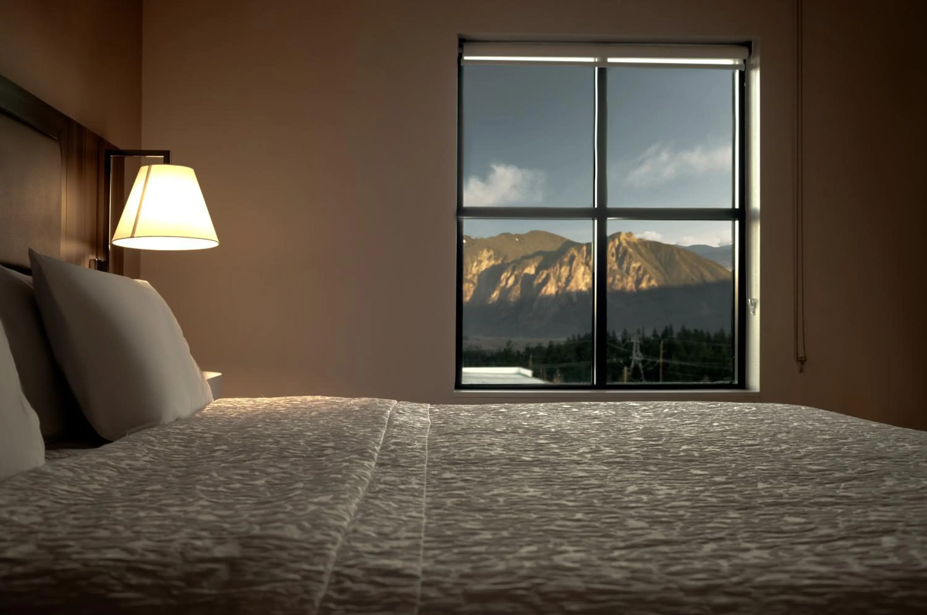 Bed in Snoqualmie Inn by Hotel America