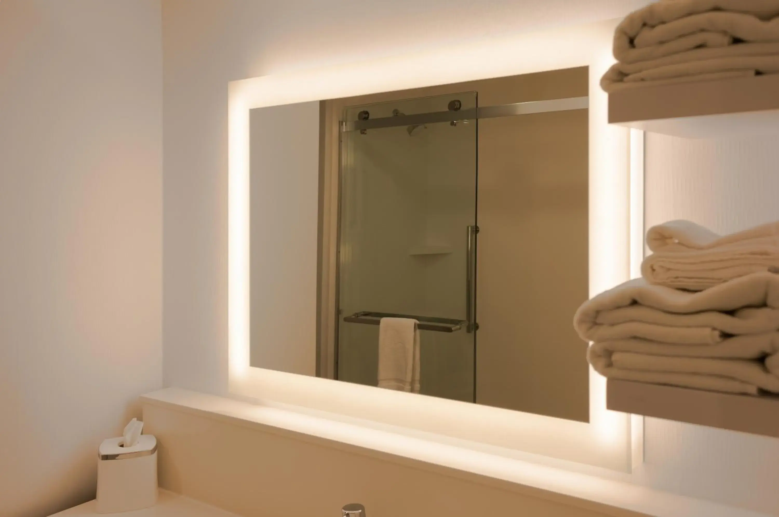 Standard King Room in Snoqualmie Inn by Hotel America Standard King Room in Snoqualmie Inn by Hotel America