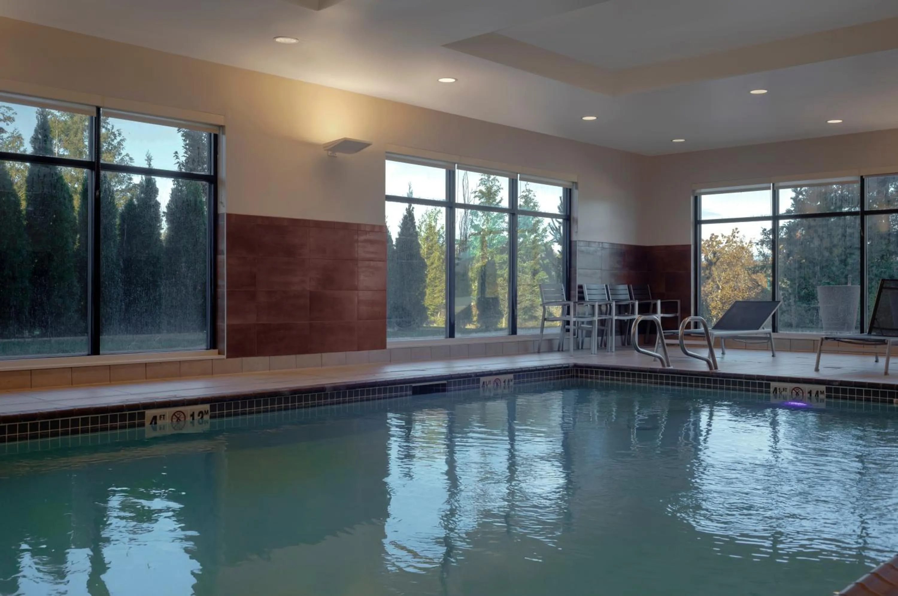 Pool view in Snoqualmie Inn by Hotel America
