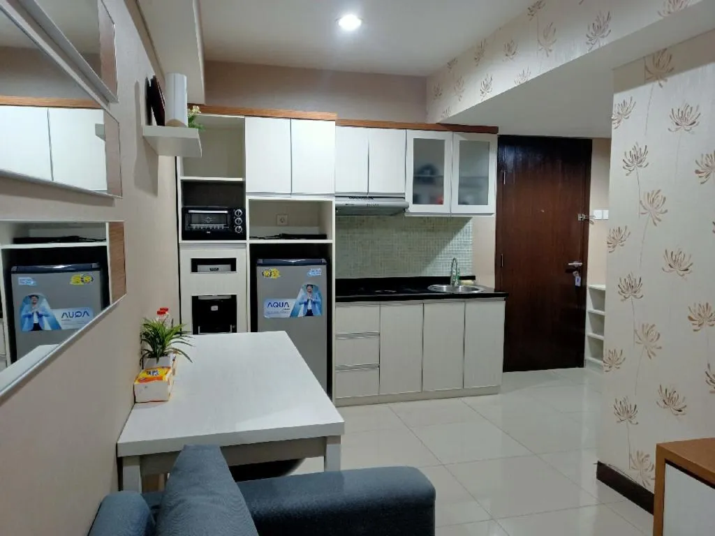 Kitchen or kitchenette in Cozy The H Residence Cawang by Bonzela Property