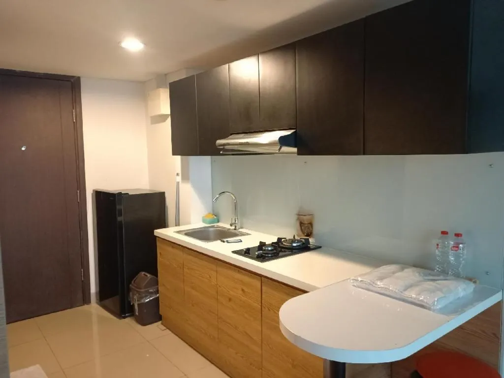 Kitchen or kitchenette in Cozy The H Residence Cawang by Bonzela Property
