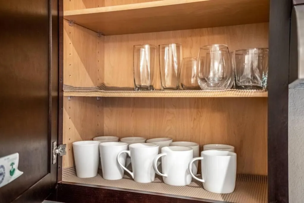 Kitchen or kitchenette in Reflection House at East River
