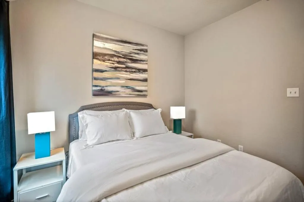 Bedroom, Bed in Reflection House at East River