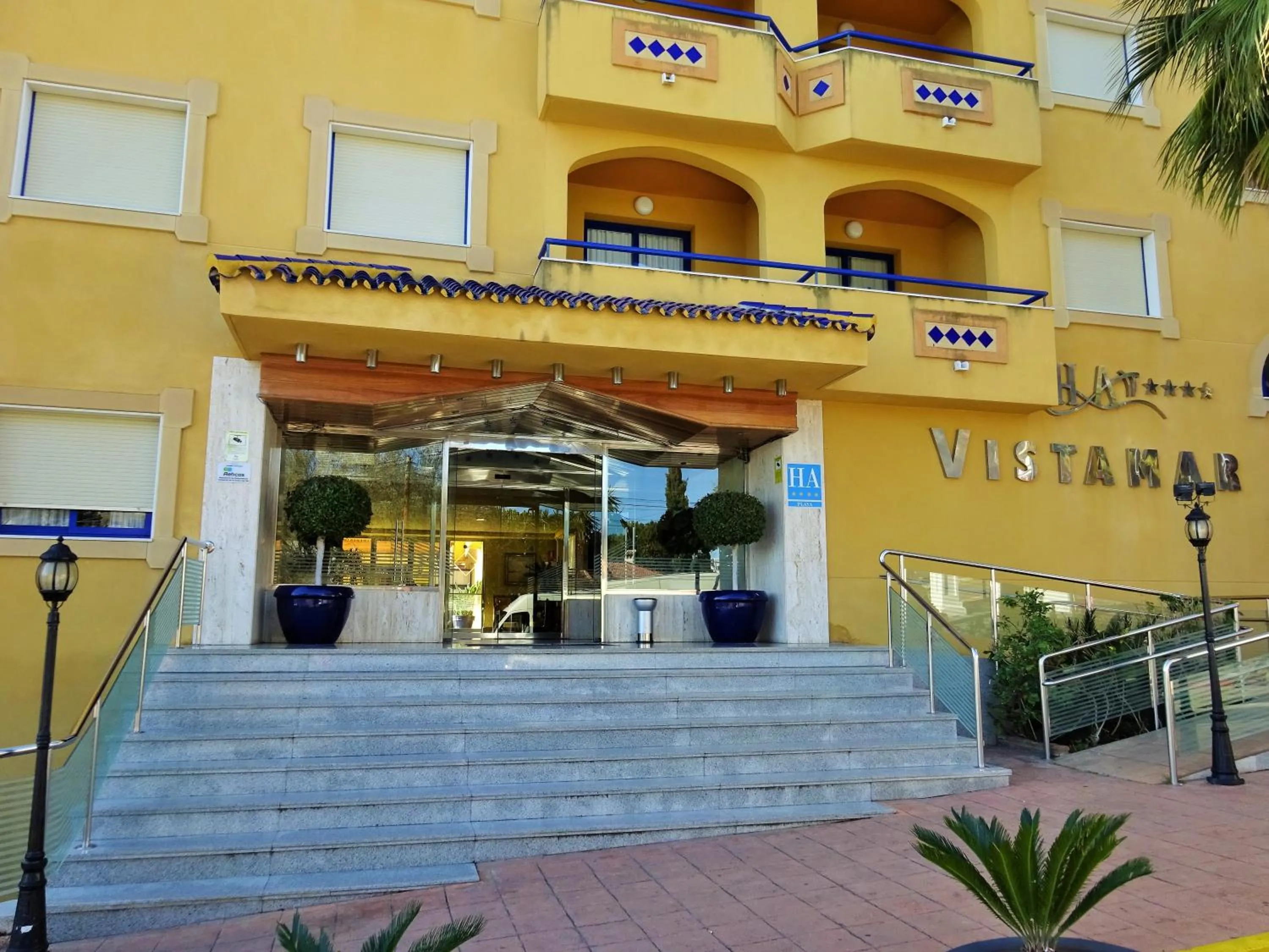 Facade/entrance in Hotel Vistamar