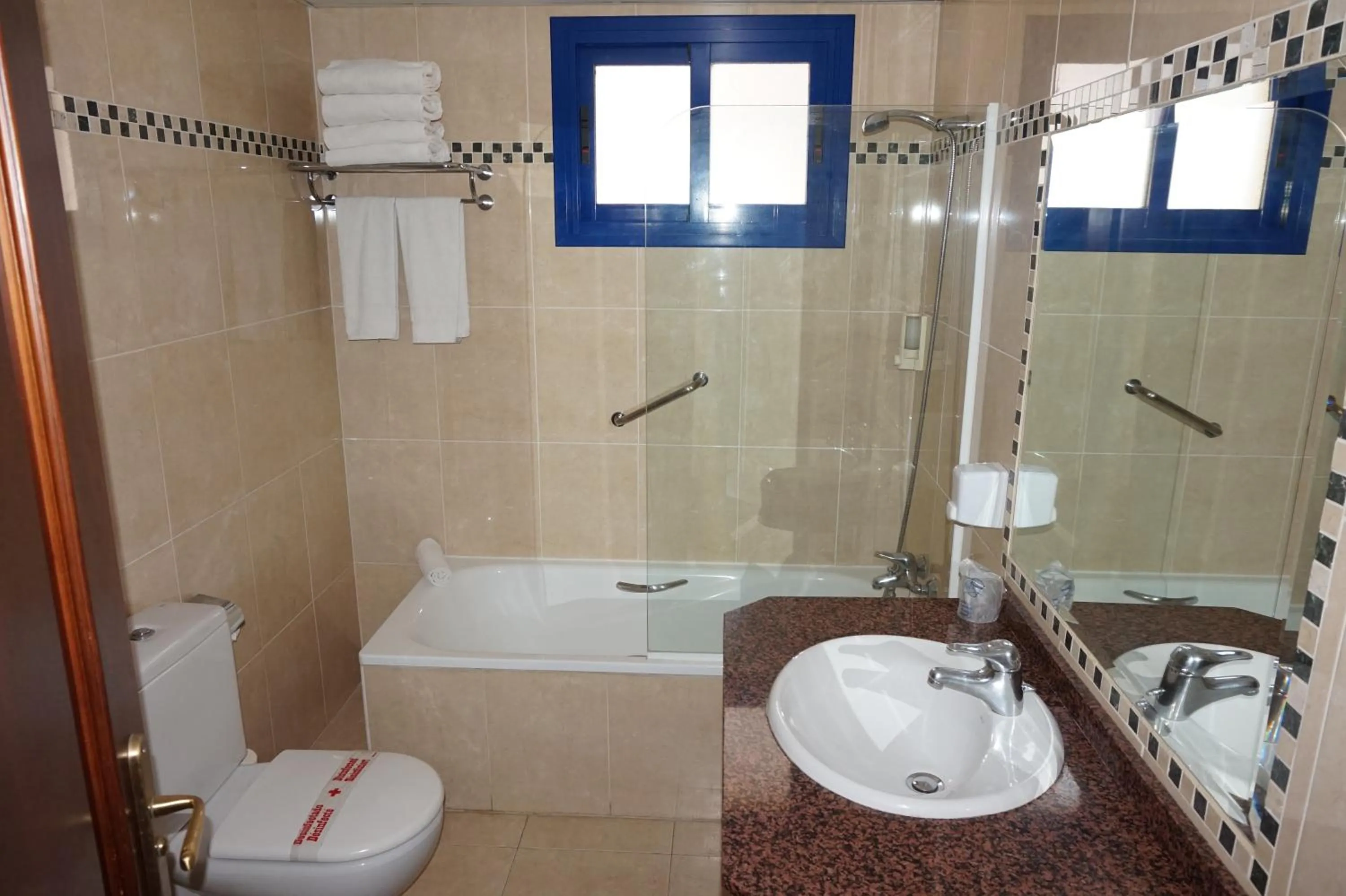 Toilet, Bathroom in Hotel Vistamar