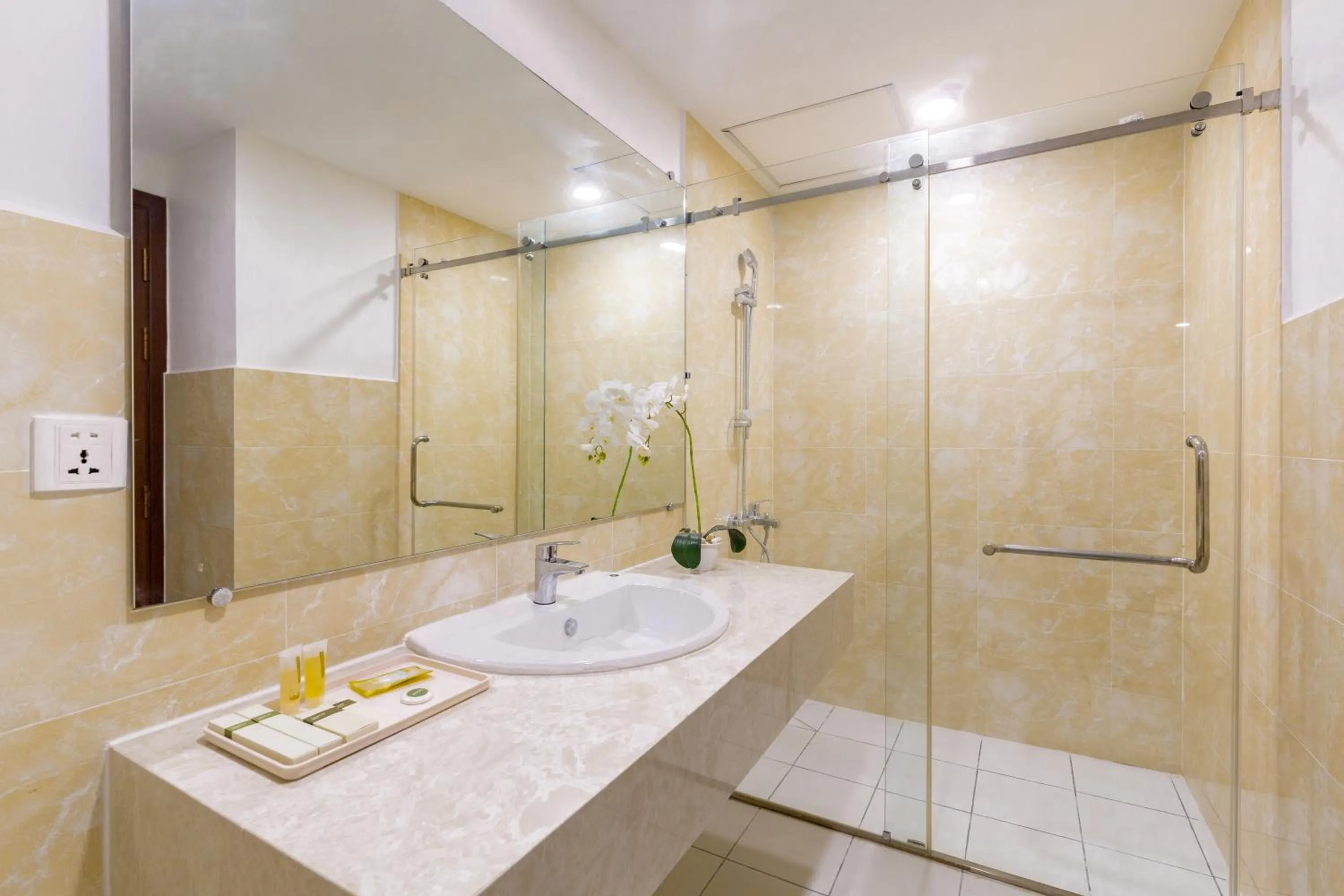 Shower in MekongView 6 CondoTel