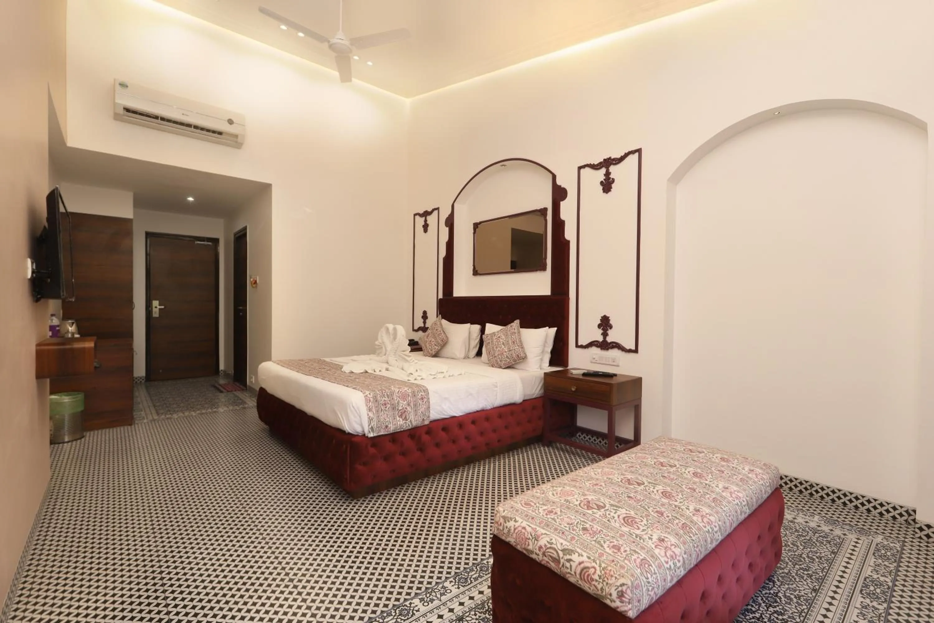 Bed in Zaras Resort Khandala