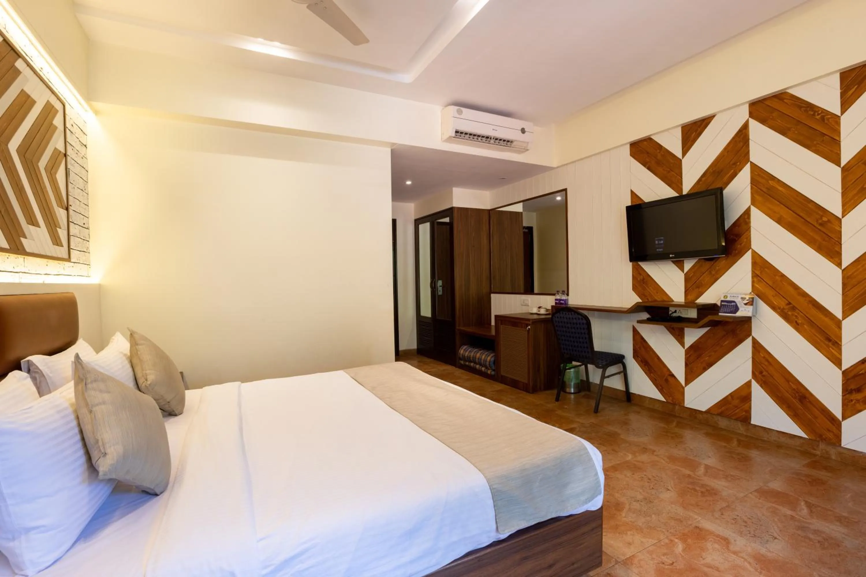 Bed in Zaras Resort Khandala