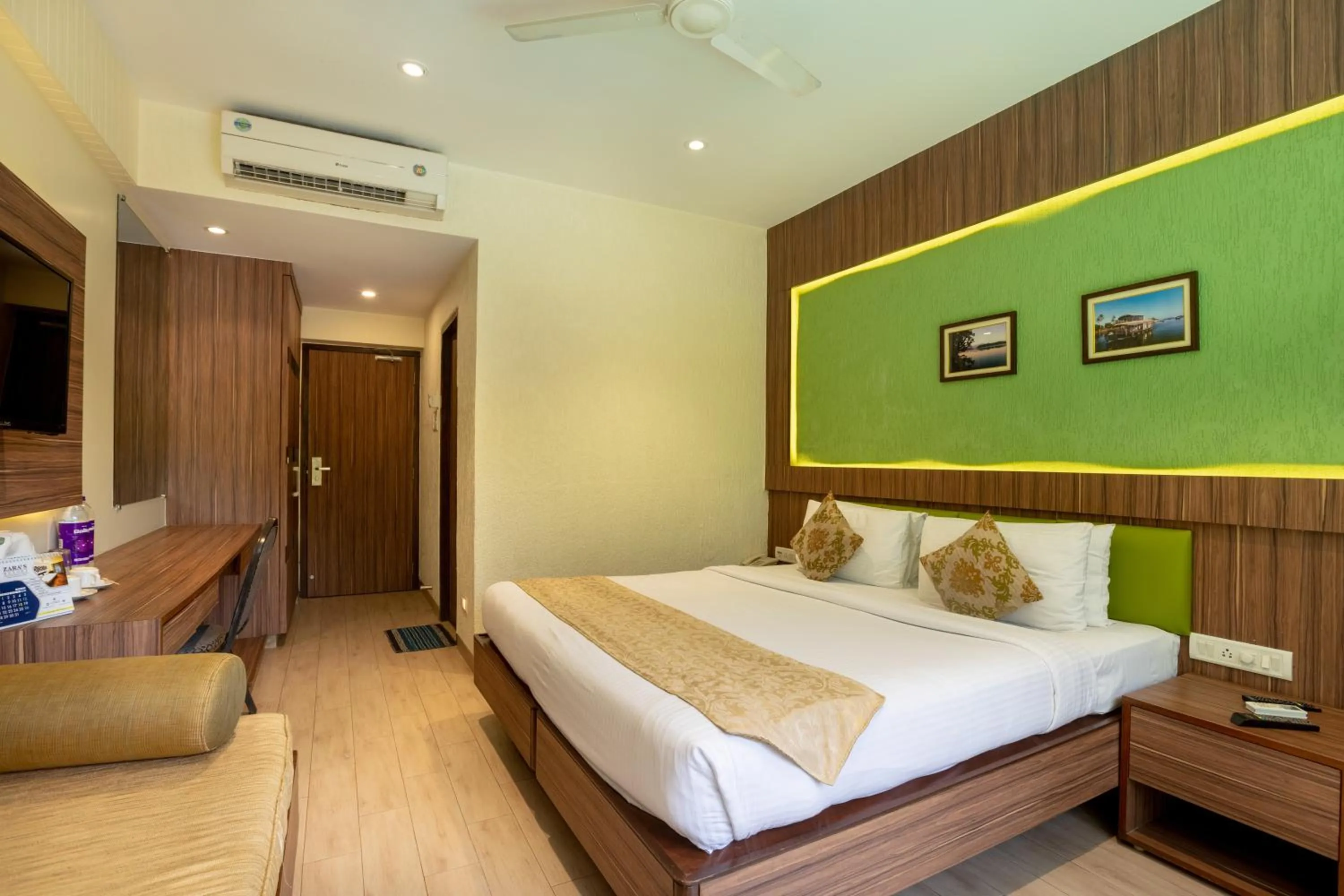 Bed in Zaras Resort Khandala