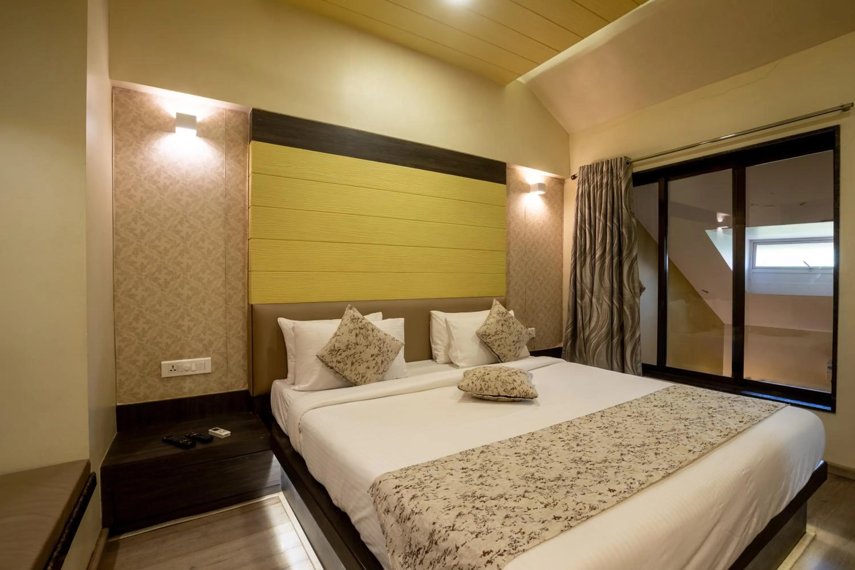 Bed in Zaras Resort Khandala
