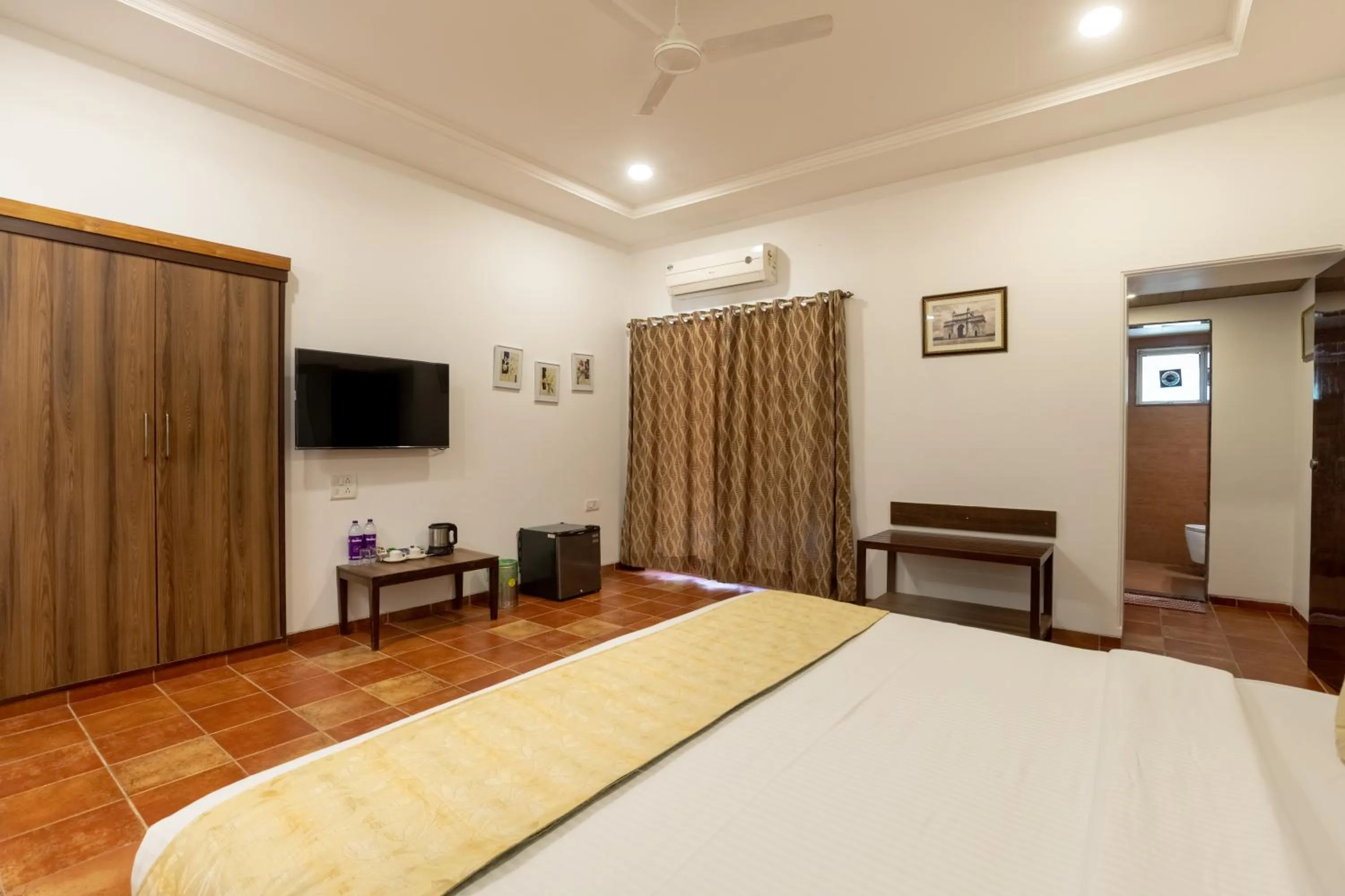 Bed in Zaras Resort Khandala