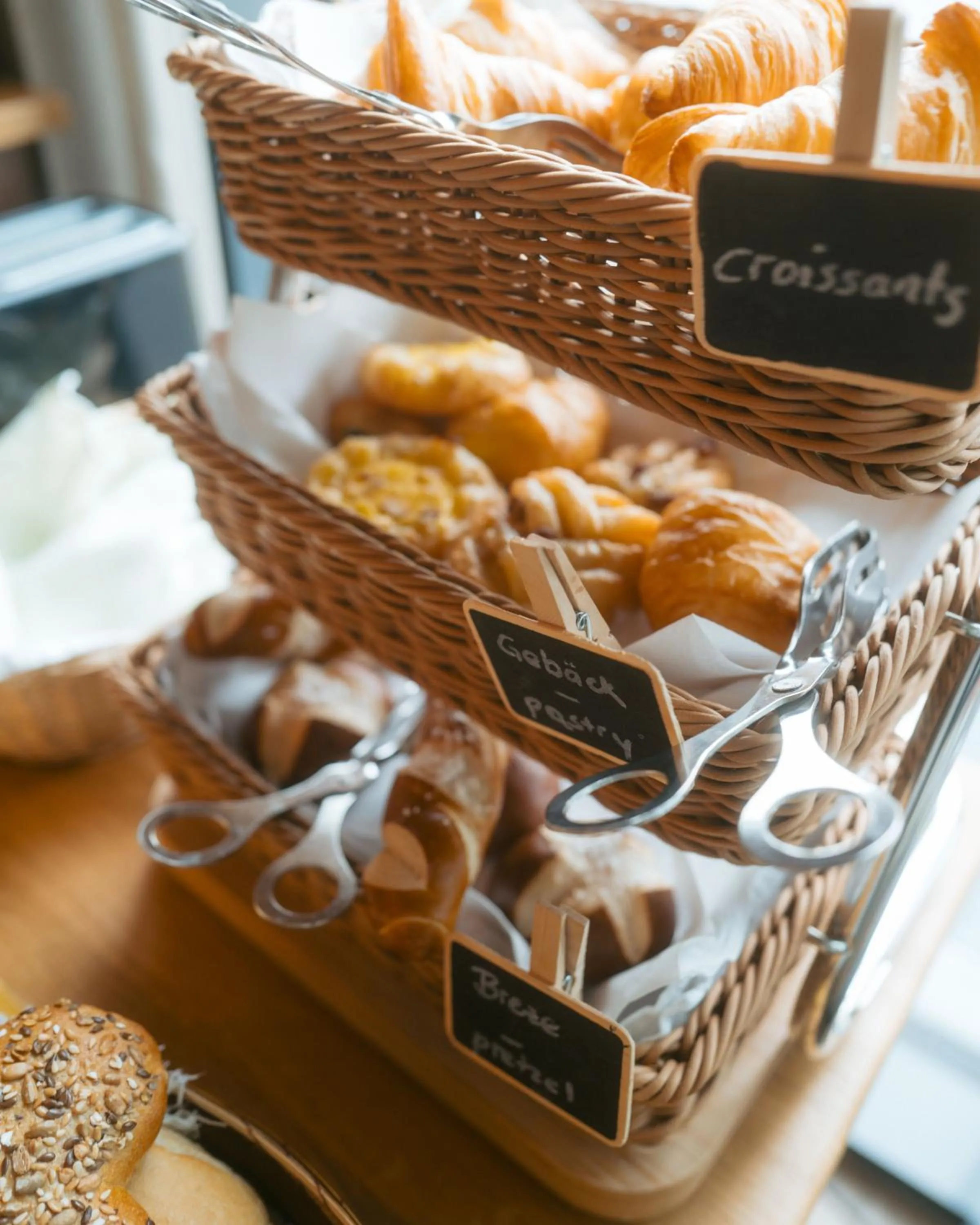 Breakfast in Hotel Poellners 20 min von München Hbf
