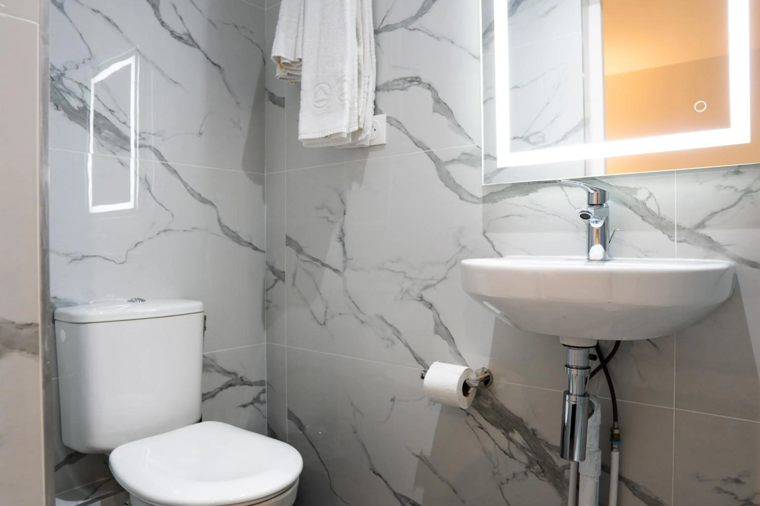 Toilet in Aero Hotel