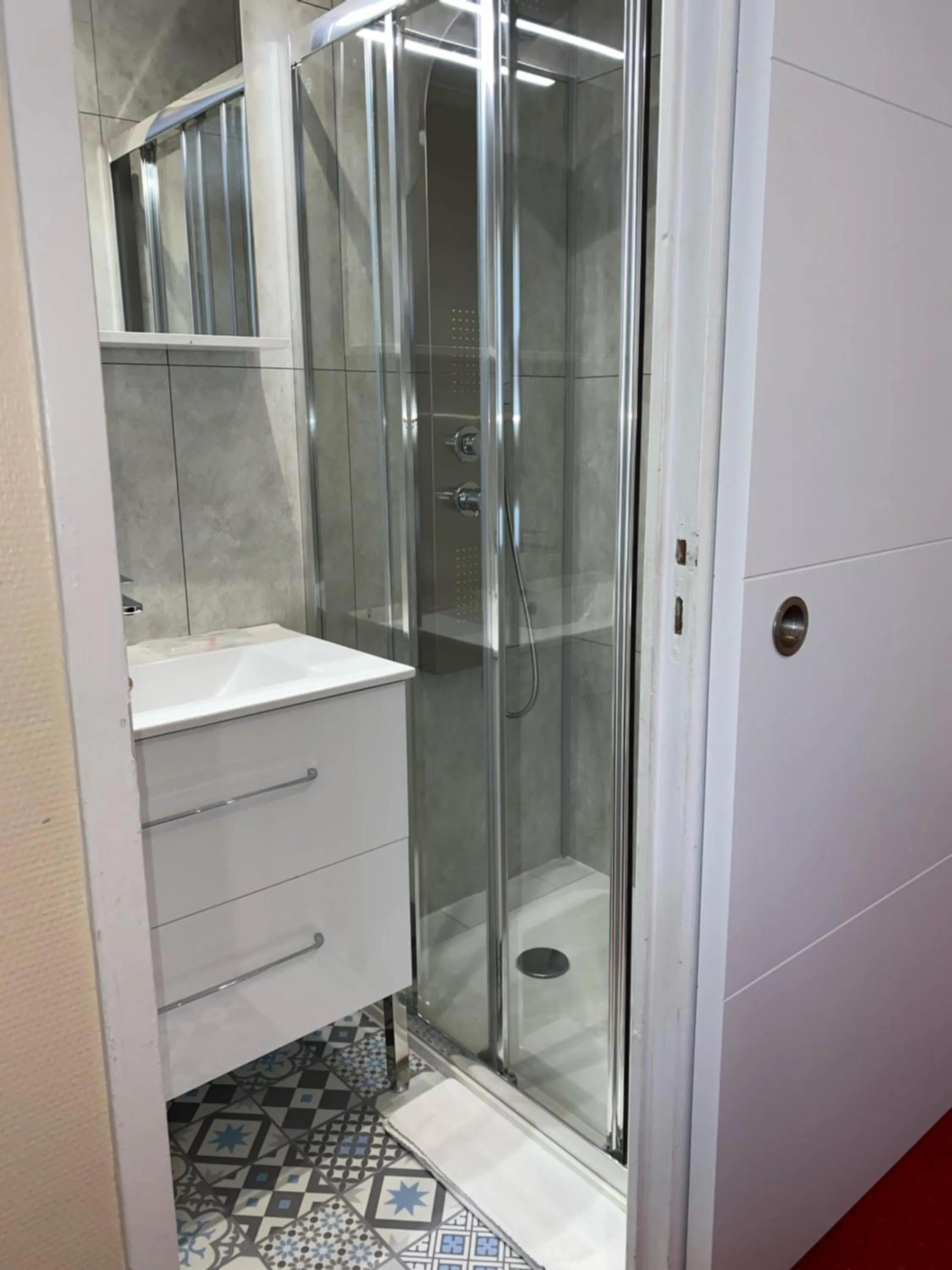 Bathroom in Aero Hotel