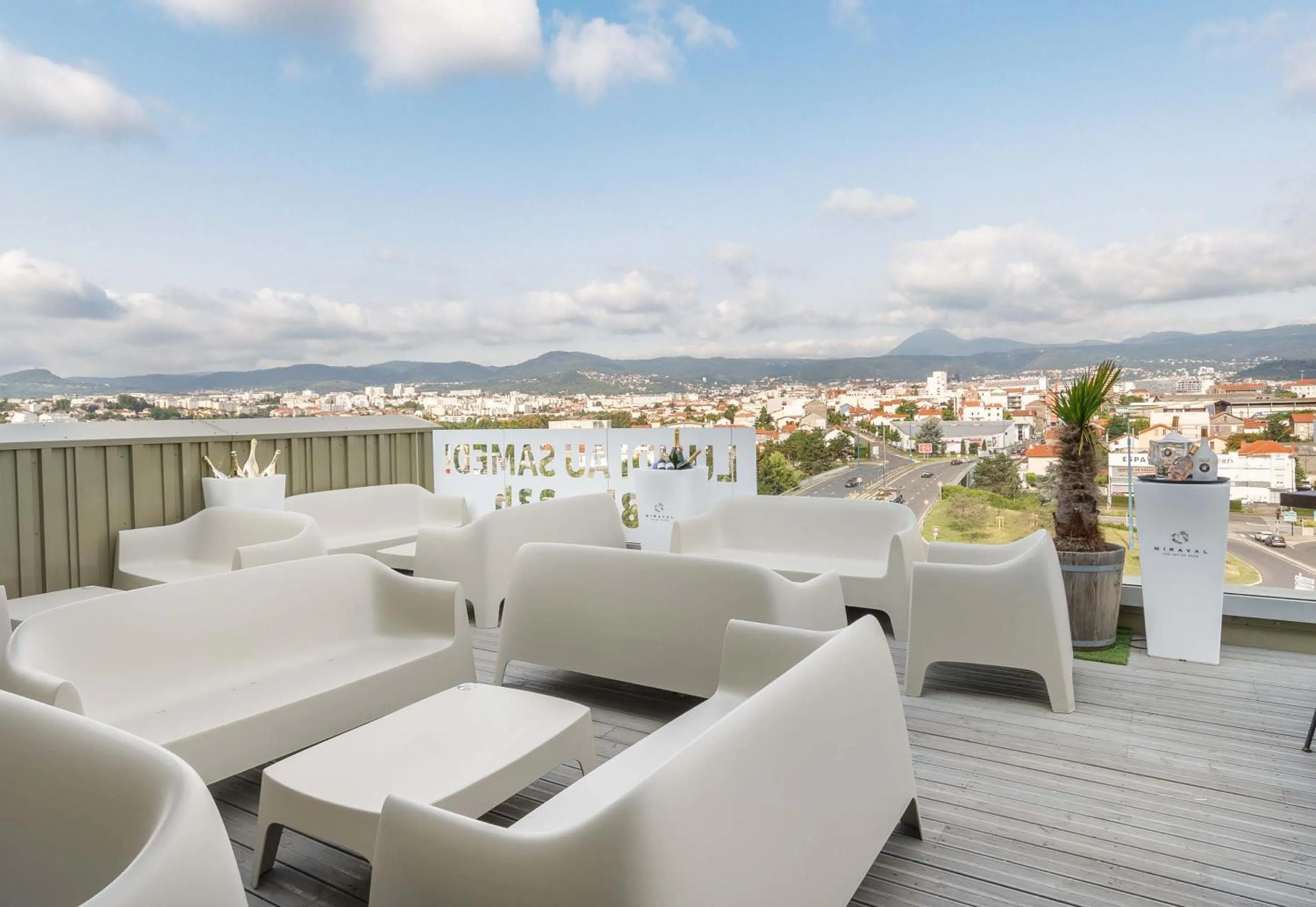 Balcony/Terrace in B&B HOTEL Clermont-Ferrand A71-A75 La Méridienne