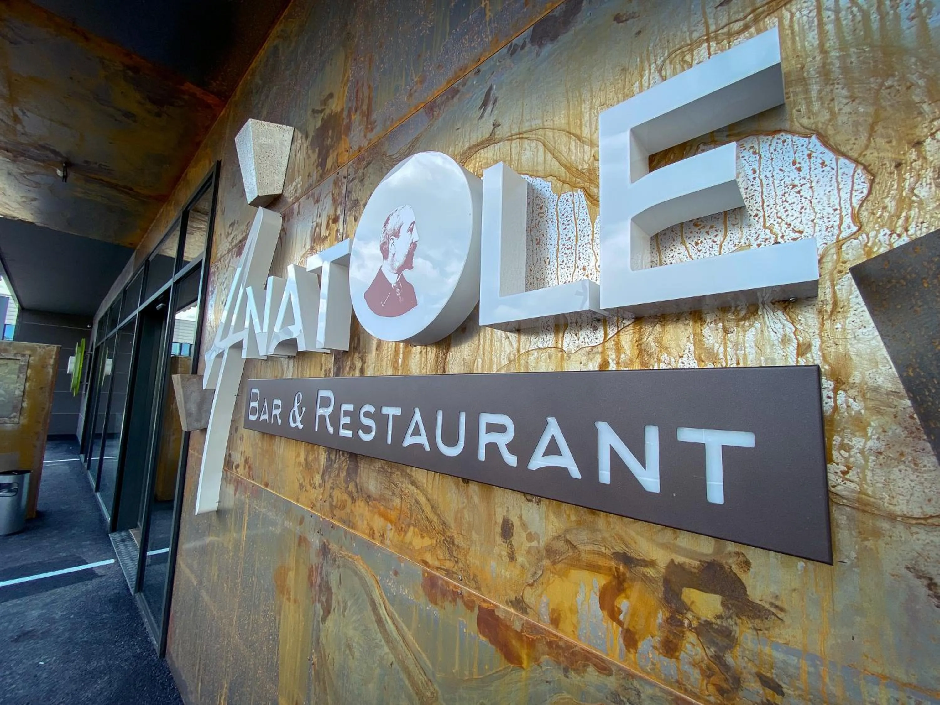 Decorative detail in B&B HOTEL Clermont-Ferrand A71-A75 La Méridienne