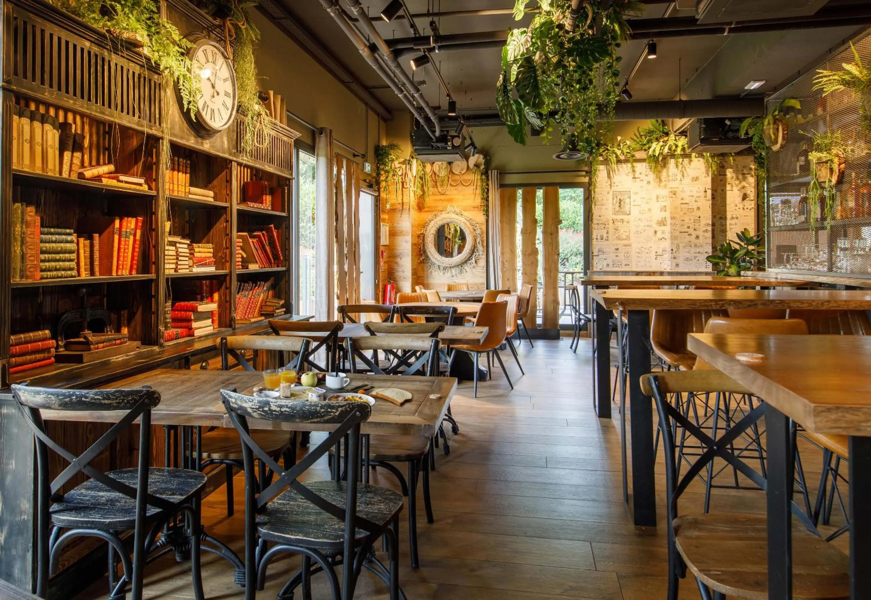 Restaurant/places to eat in B&B HOTEL Clermont-Ferrand A71-A75 La Méridienne