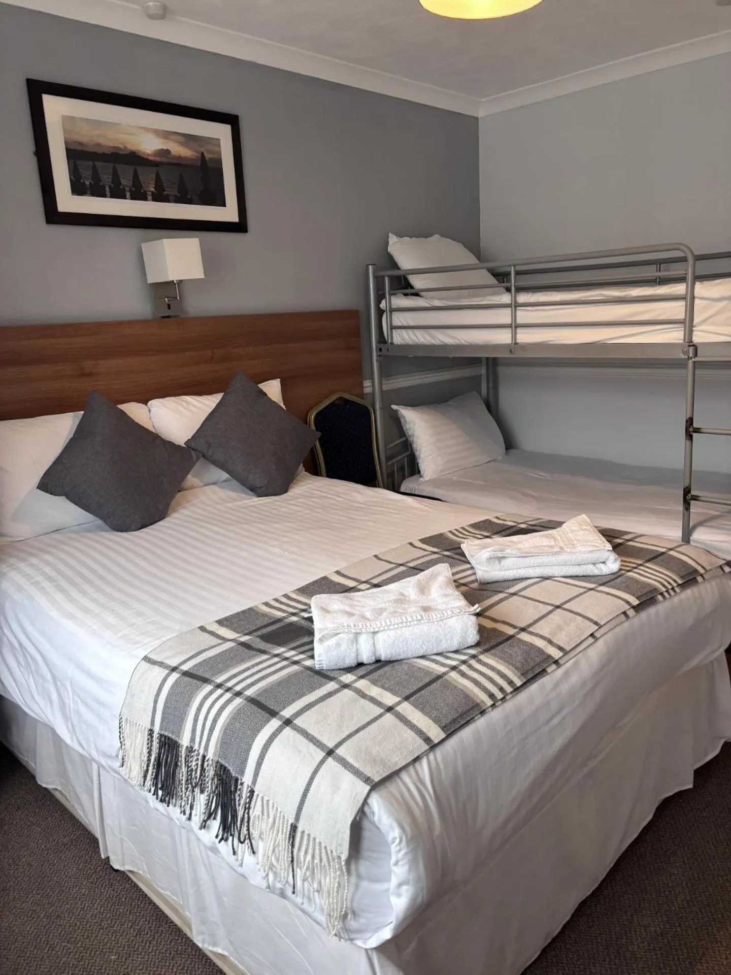 Family, Bed in Griffin Inn