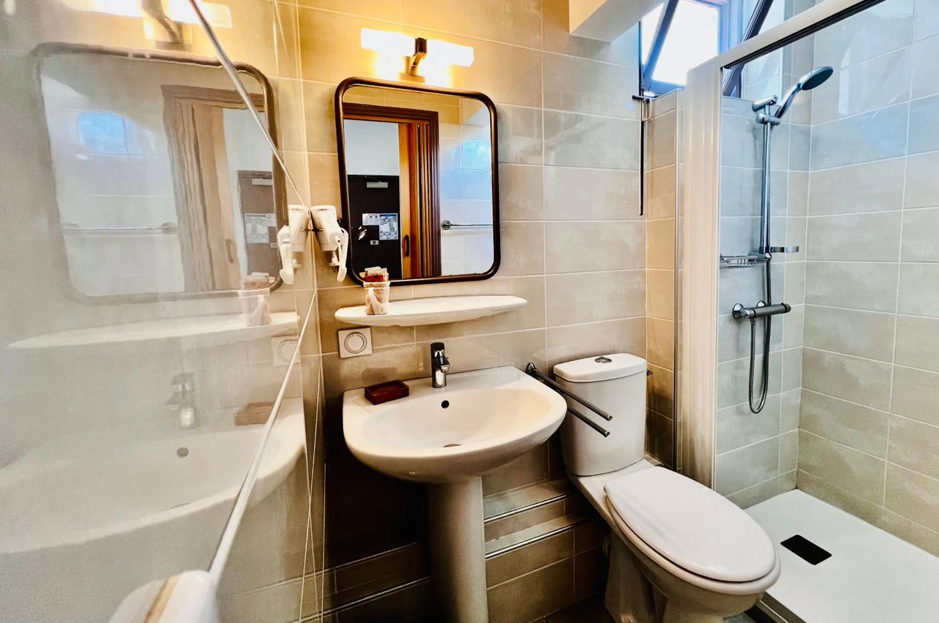 Bathroom in L'Escoundillou