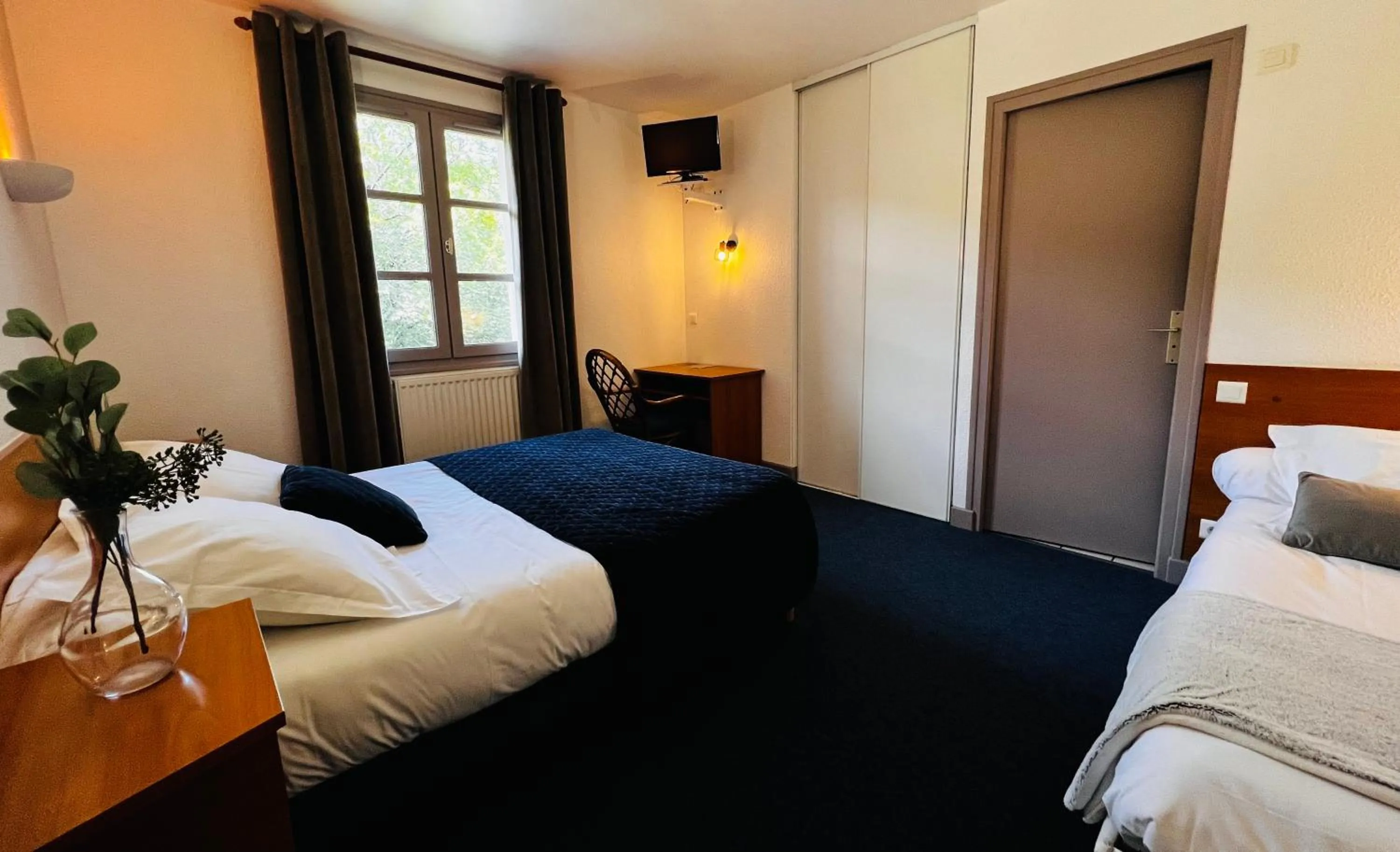 Photo of the whole room, Bed in L'Escoundillou