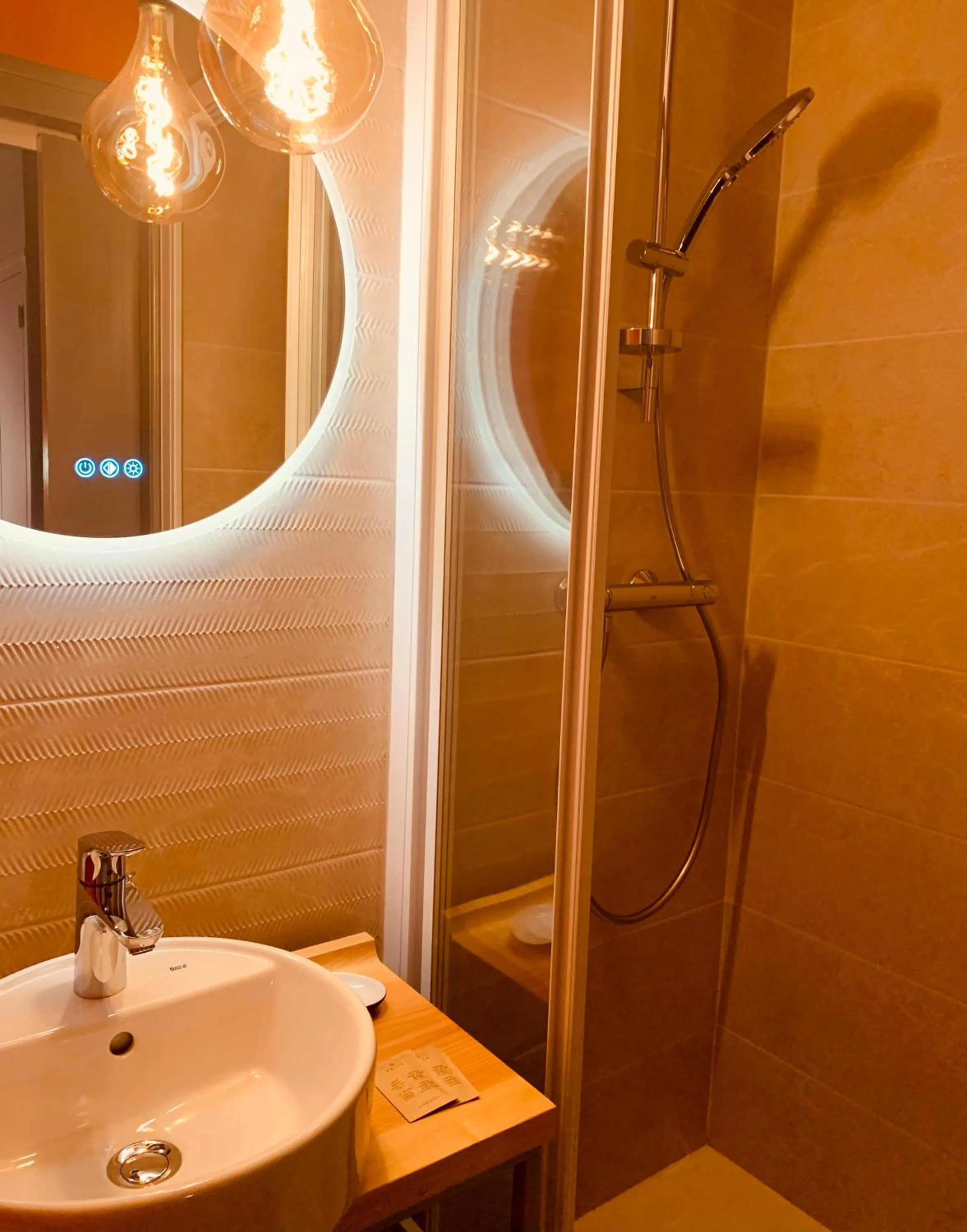 Shower in L'Escoundillou