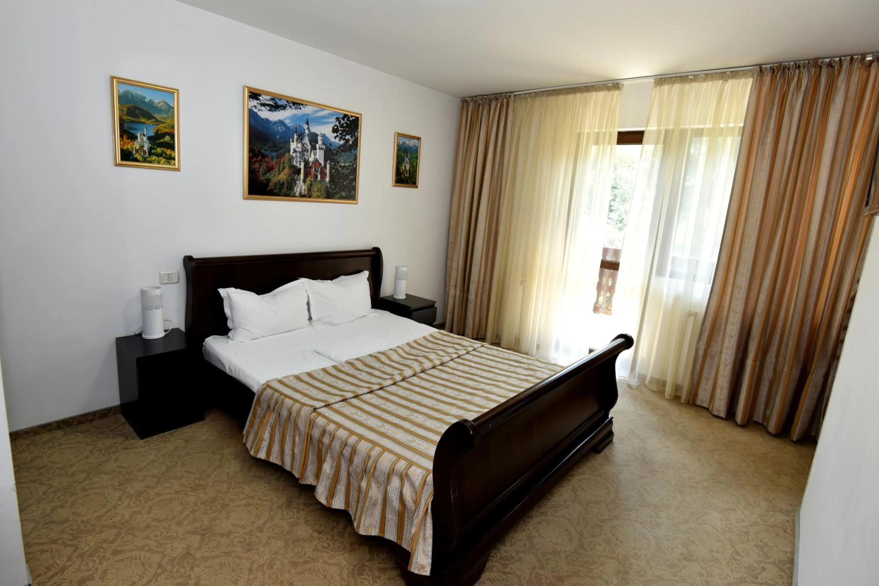 Photo of the whole room, Bed in Conac Bavaria