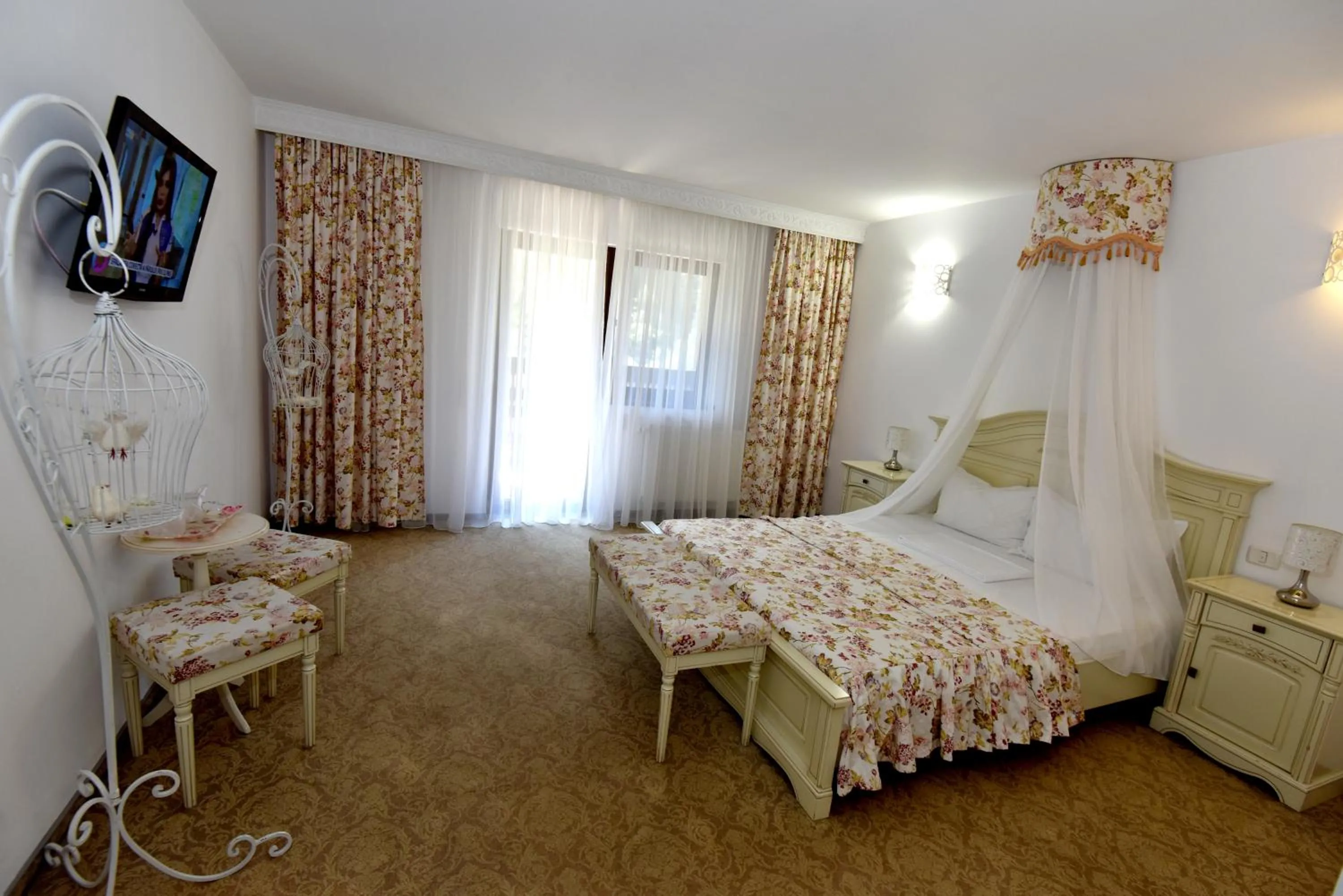 Photo of the whole room, Bed in Conac Bavaria