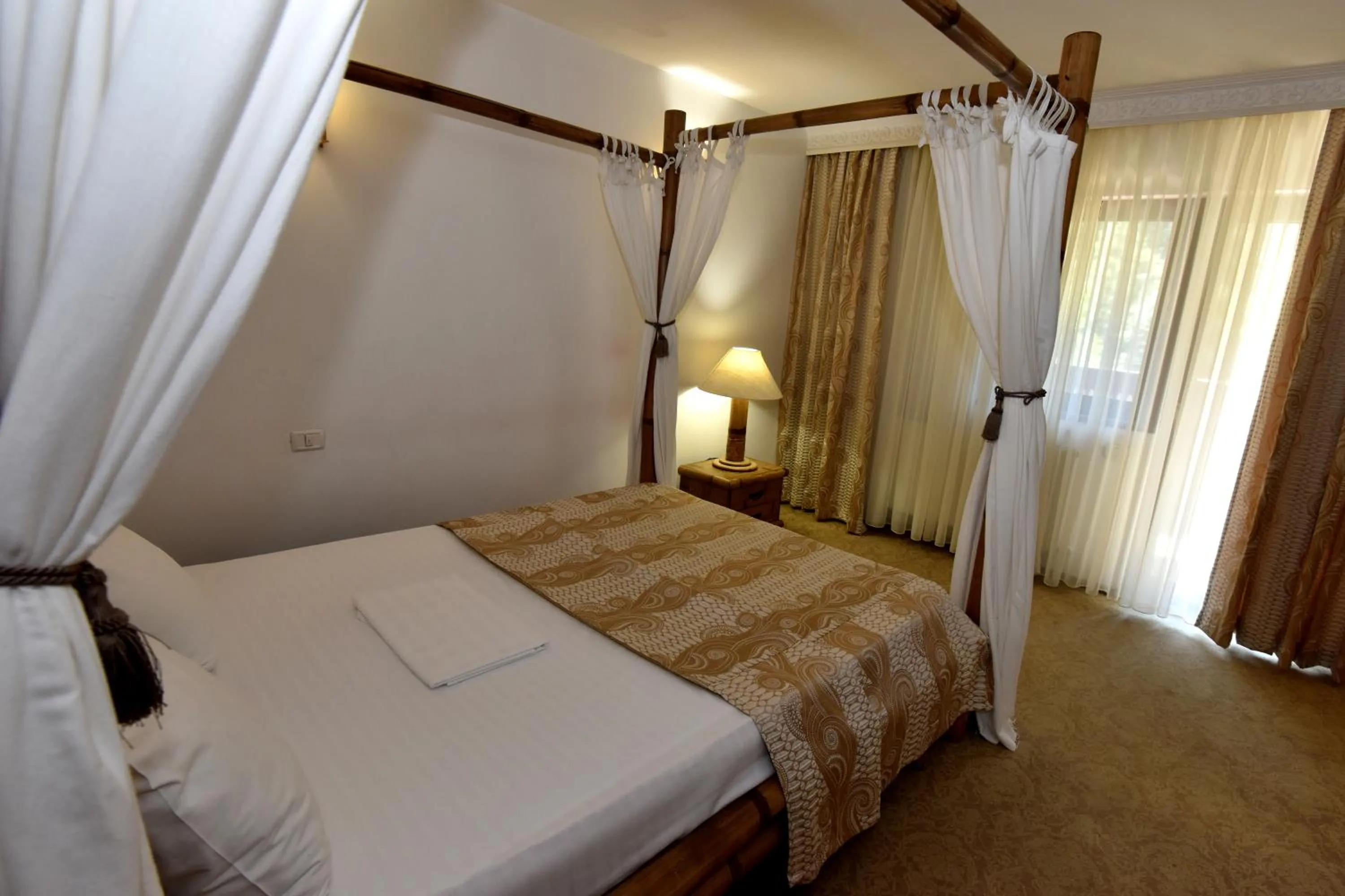 Photo of the whole room, Bed in Conac Bavaria