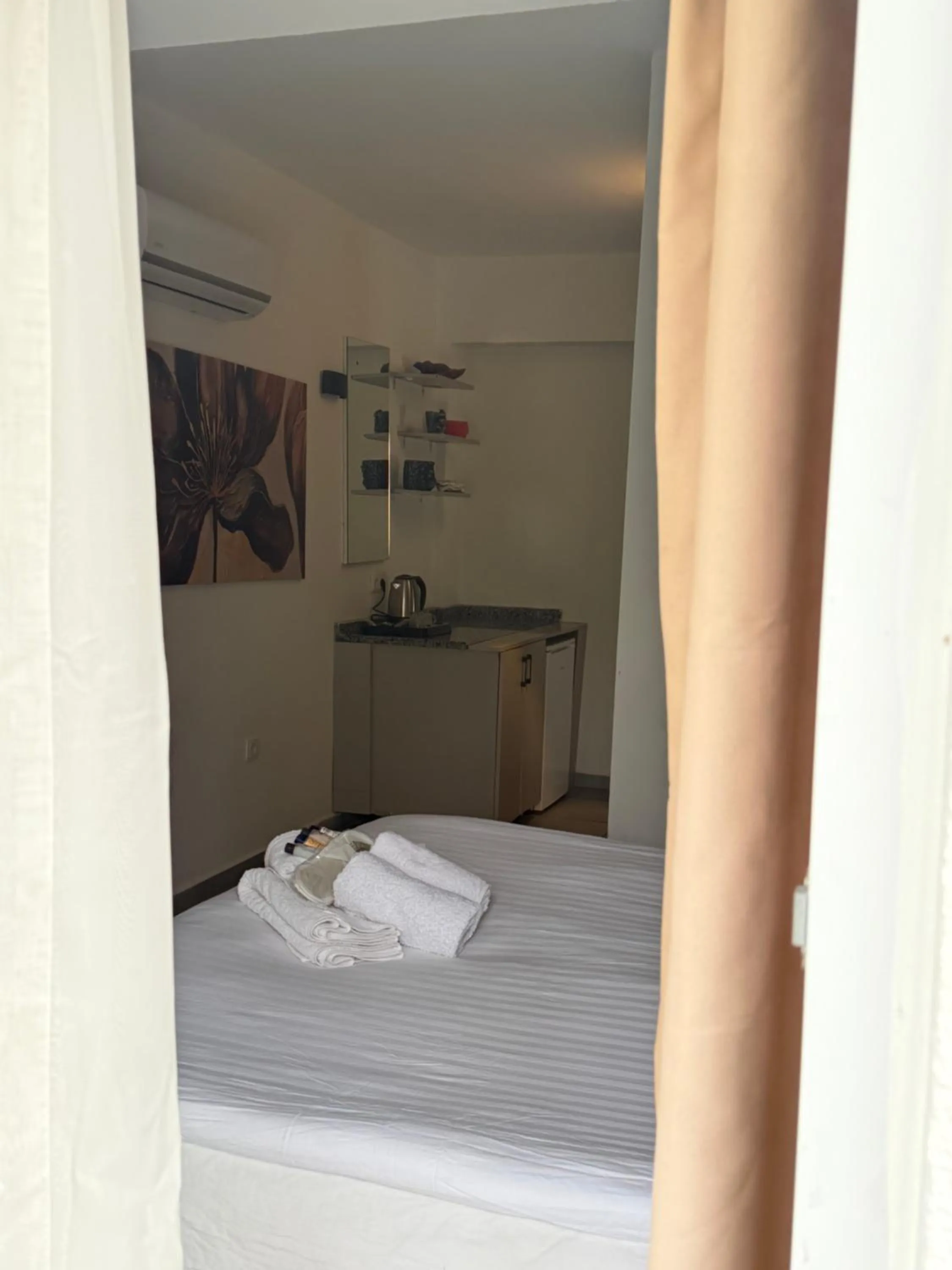 Balcony/Terrace, Bed in Babil Hotel